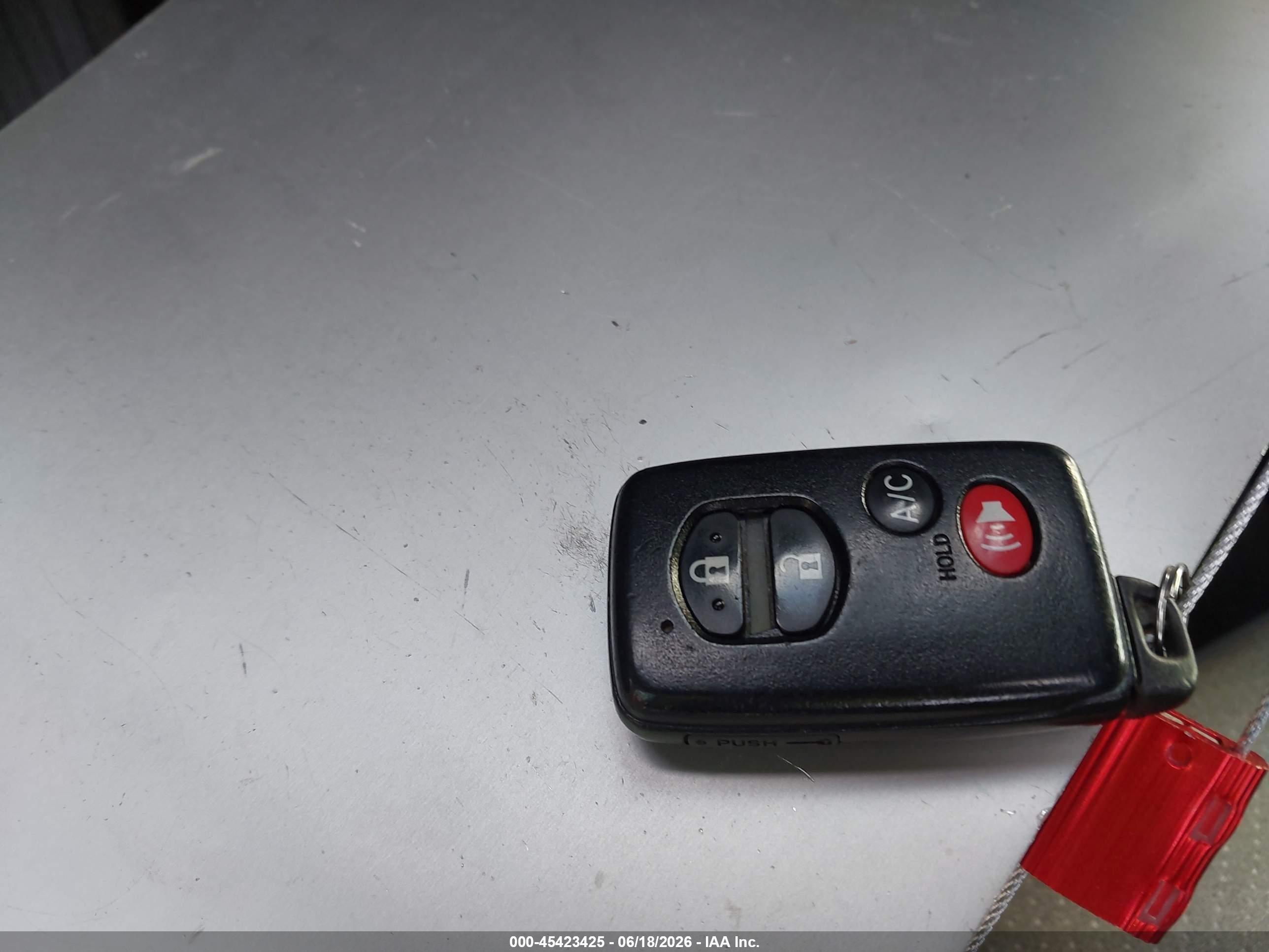 2014 Toyota Prius Plug-in   Серый vin: JTDKN3DP8E3050119
