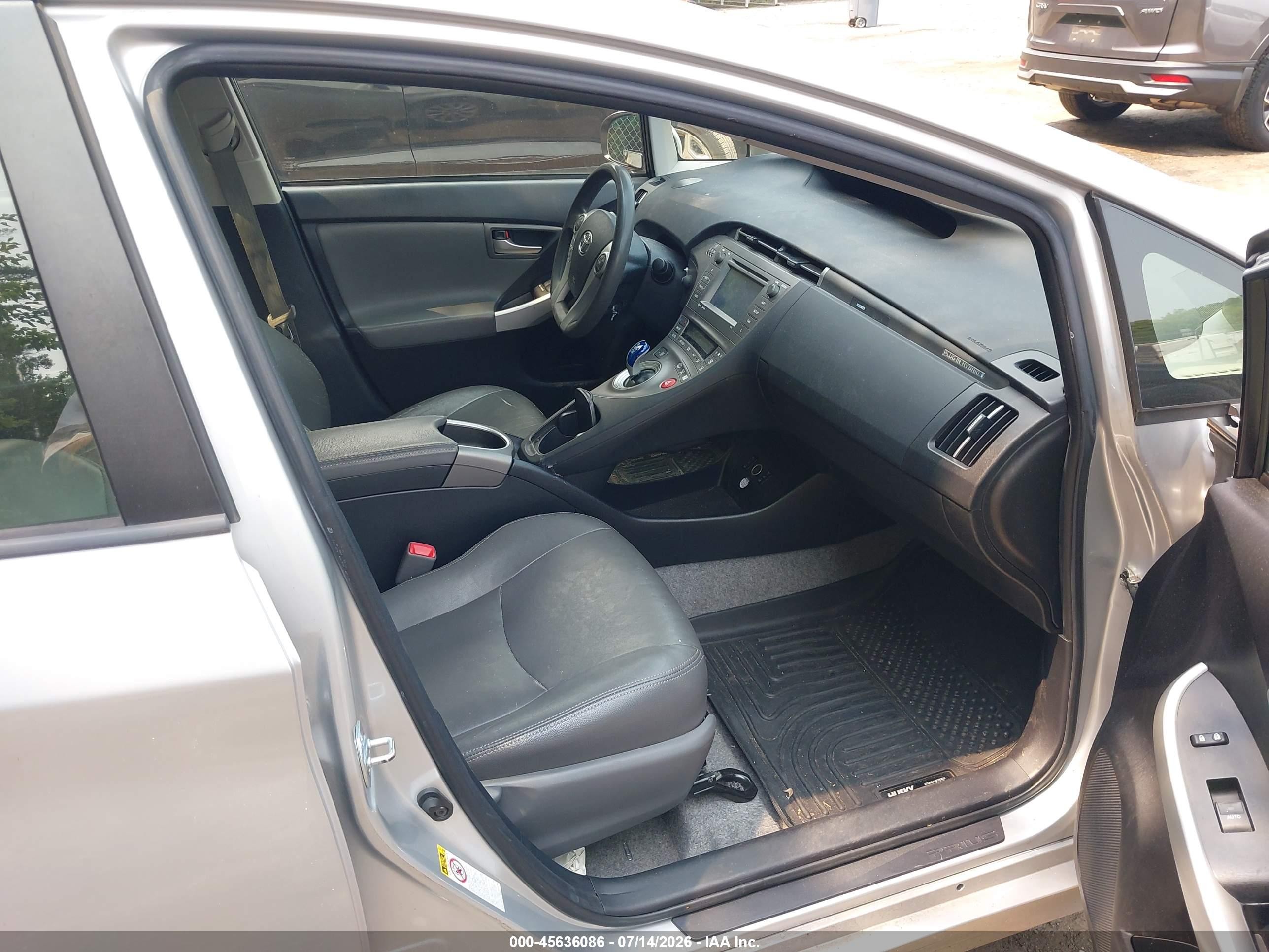 2012 Toyota Prius Plug-in   Silver vin: JTDKN3DP9C3007812