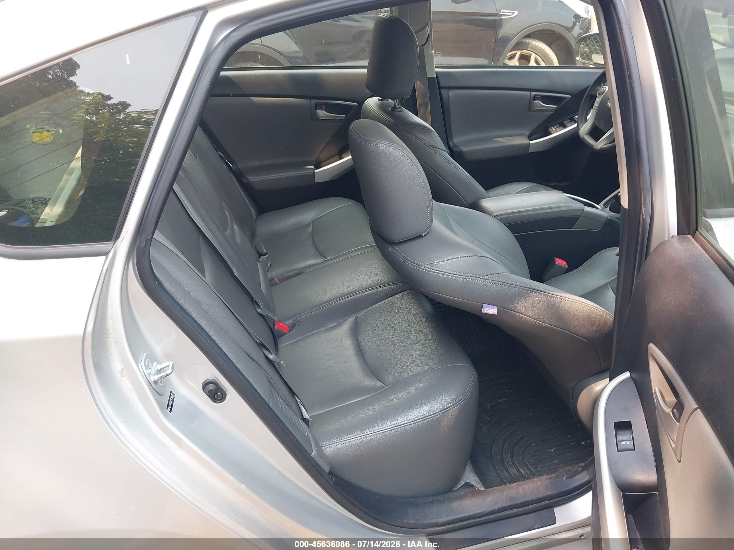 2012 Toyota Prius Plug-in   Silver vin: JTDKN3DP9C3007812