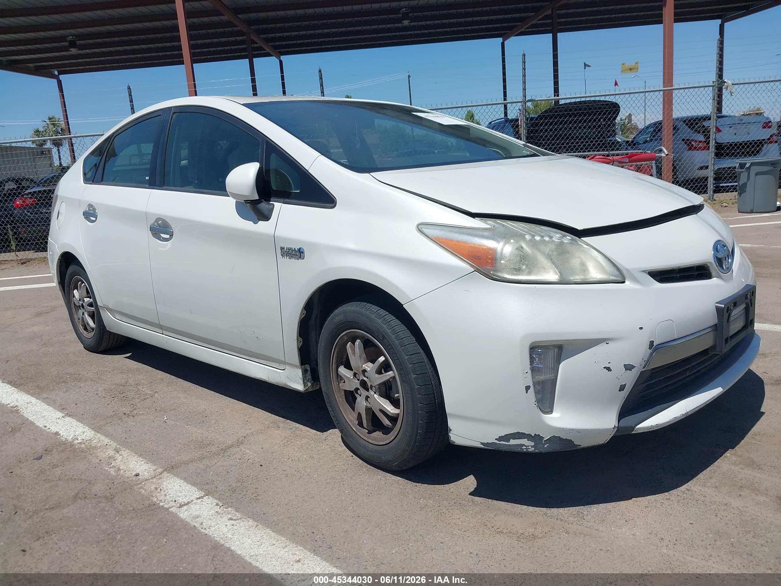 2013 Toyota Prius Plug-in   White vin: JTDKN3DP9D3044568
