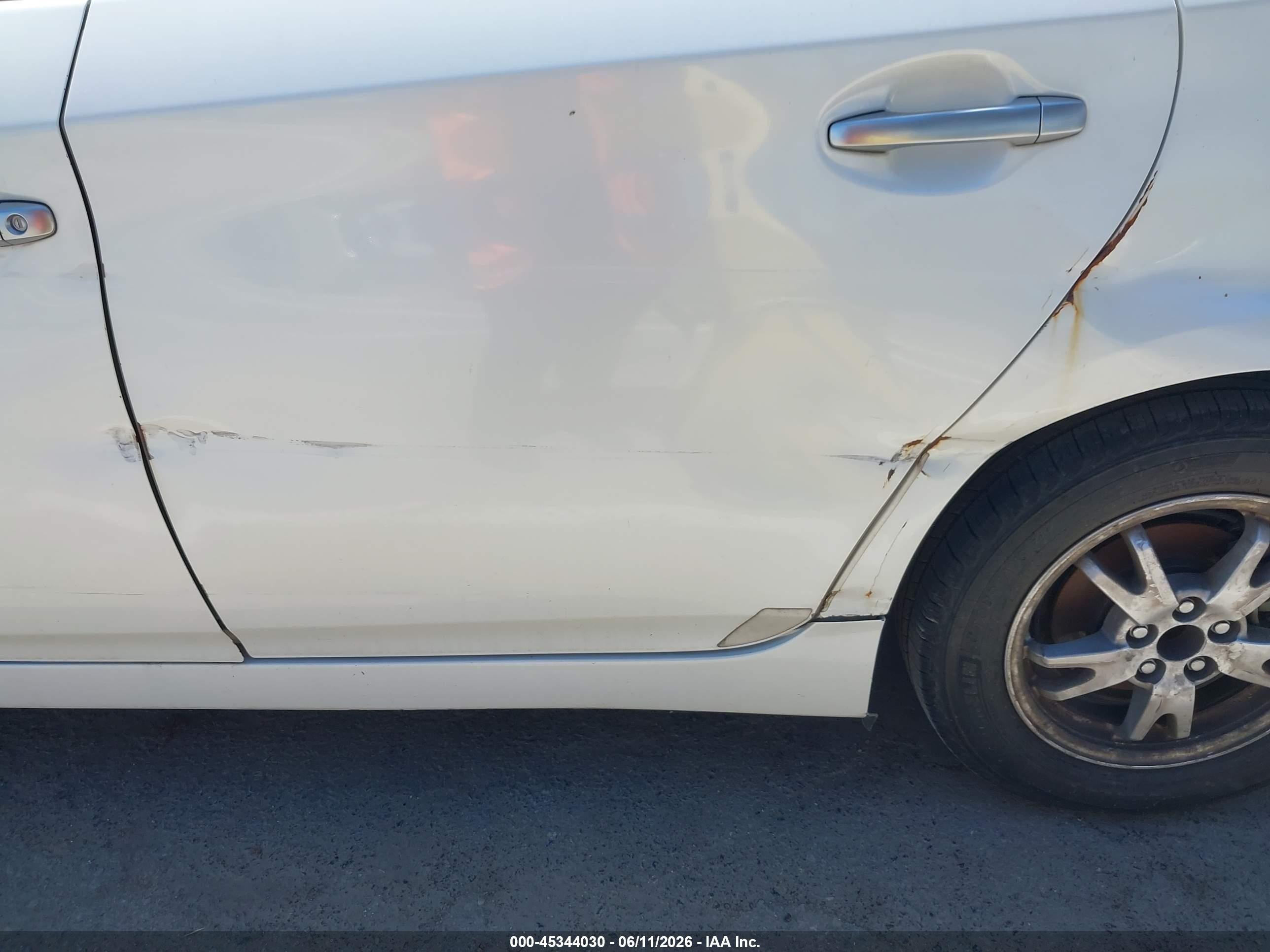 2013 Toyota Prius Plug-in   White vin: JTDKN3DP9D3044568