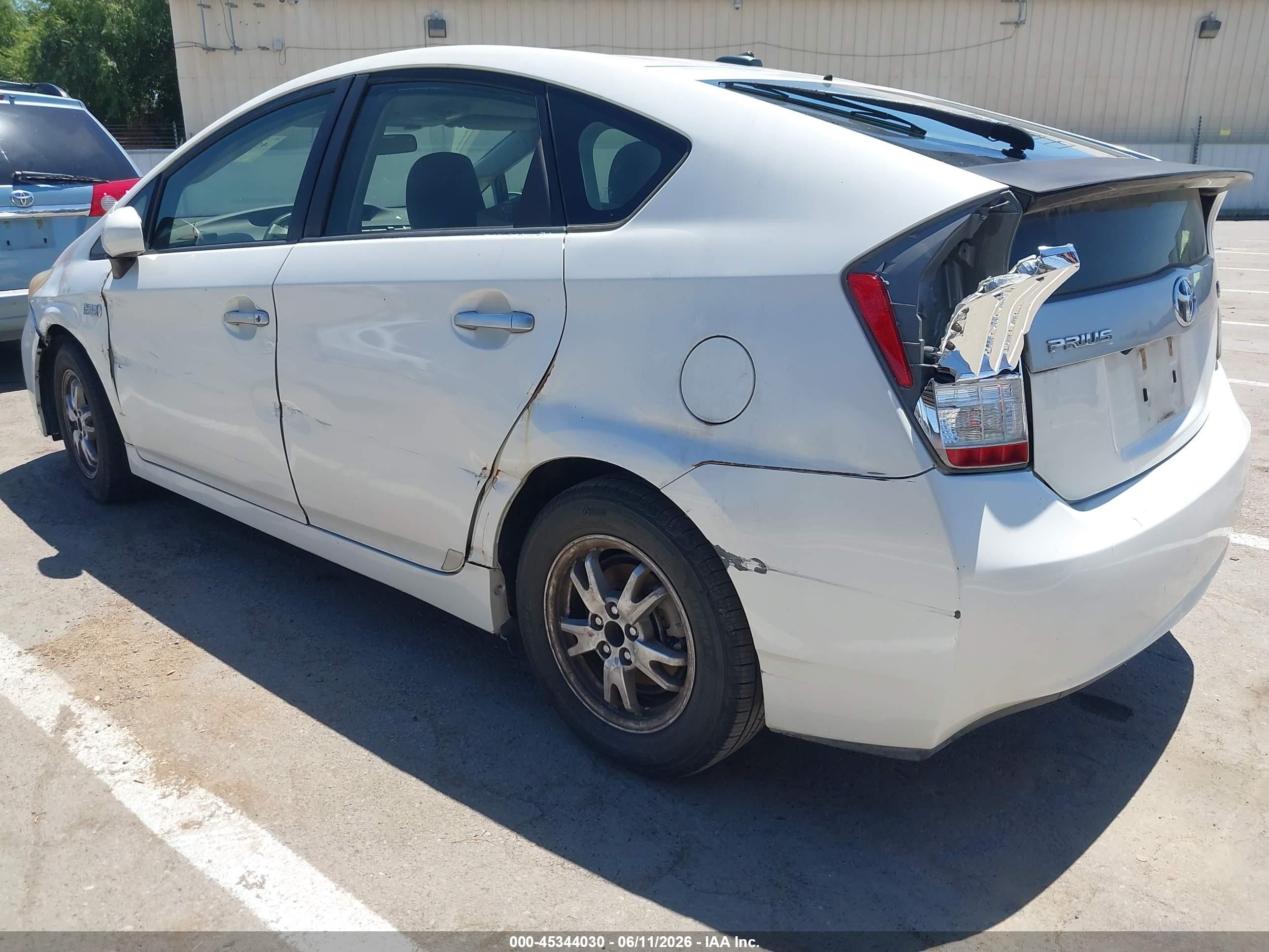 2013 Toyota Prius Plug-in   White vin: JTDKN3DP9D3044568