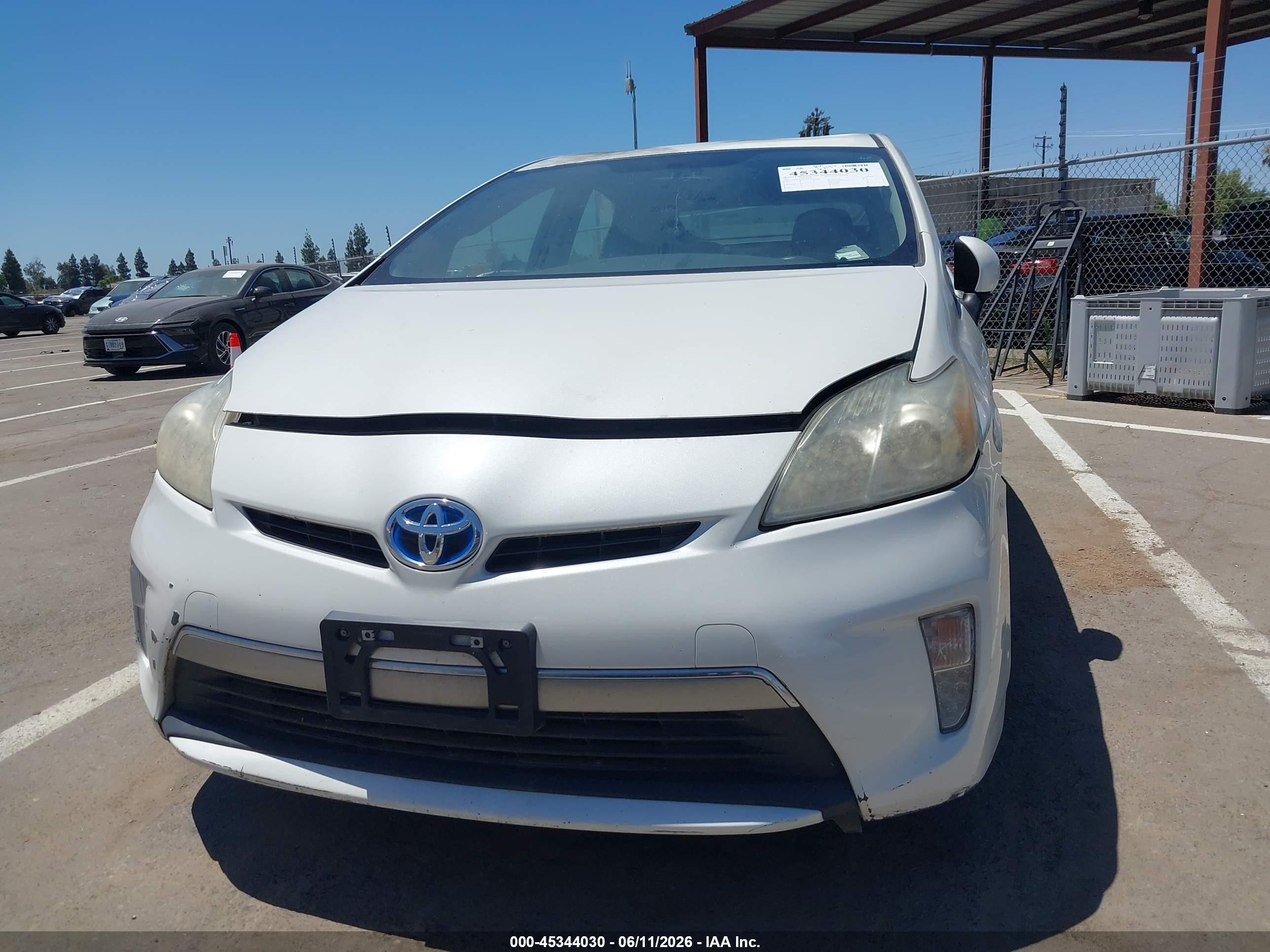 2013 Toyota Prius Plug-in   White vin: JTDKN3DP9D3044568