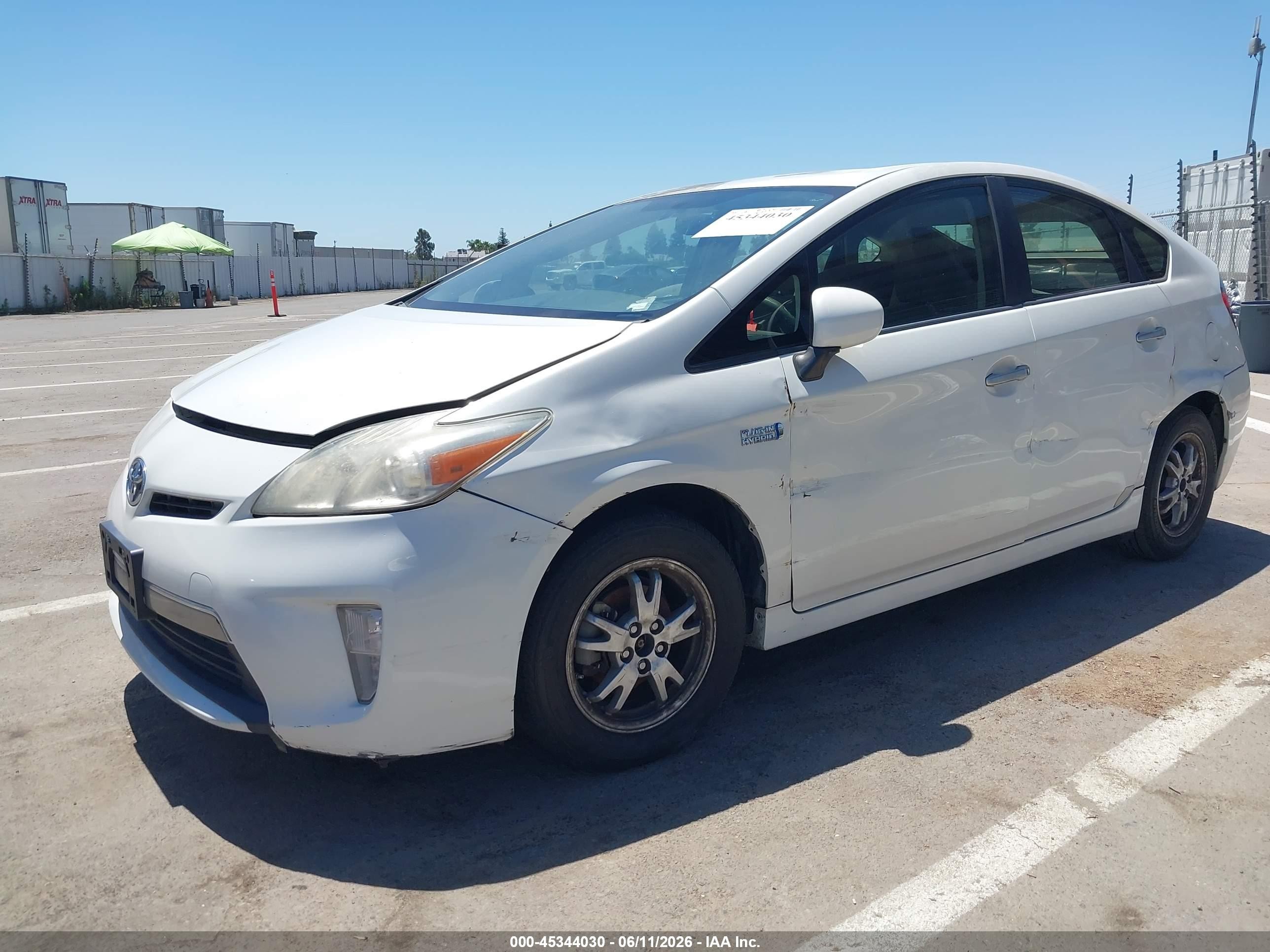 2013 Toyota Prius Plug-in   White vin: JTDKN3DP9D3044568