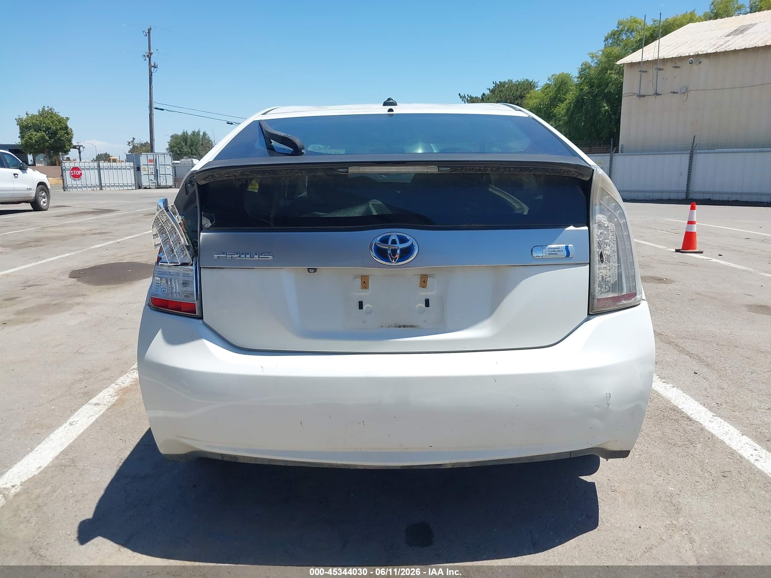 2013 Toyota Prius Plug-in   White vin: JTDKN3DP9D3044568