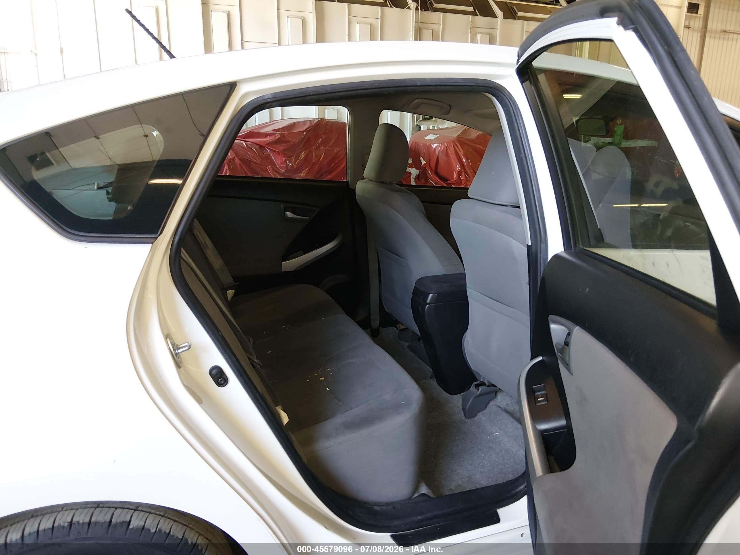 2013 Toyota Prius Plug-in   White vin: JTDKN3DP9D3046644