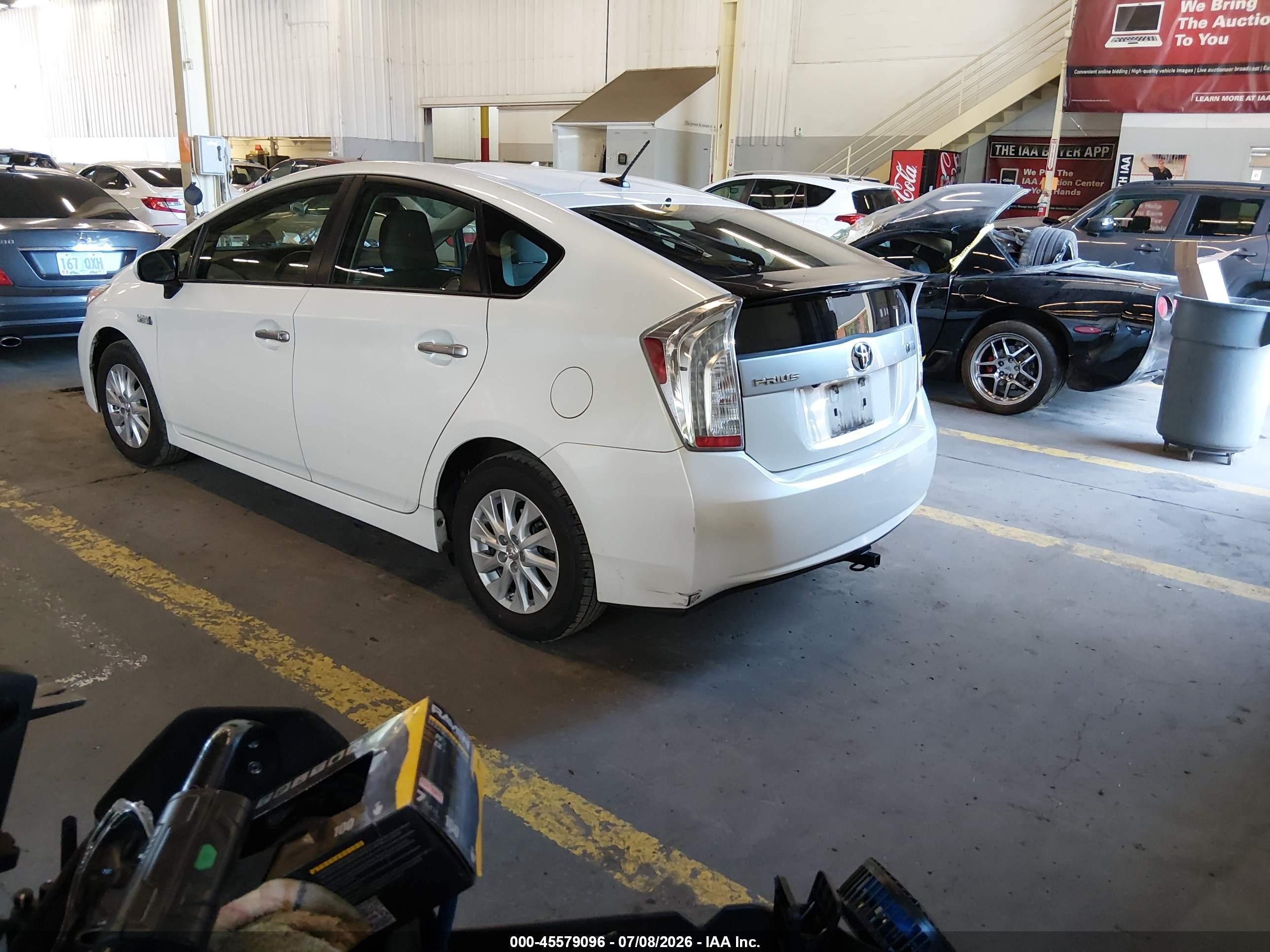 2013 Toyota Prius Plug-in   White vin: JTDKN3DP9D3046644