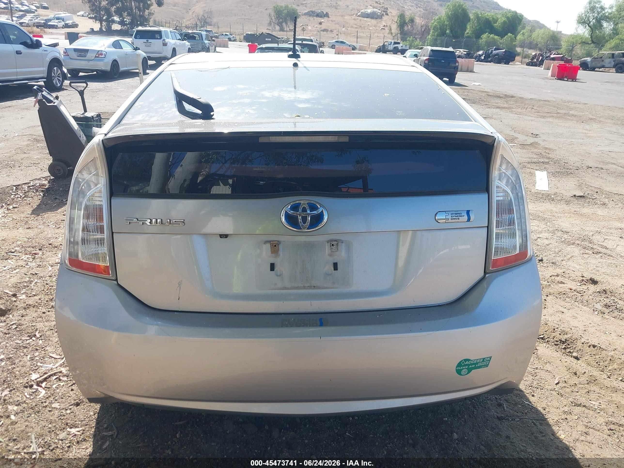 2014 Toyota Prius Plug-in   Silver vin: JTDKN3DP9E3055300