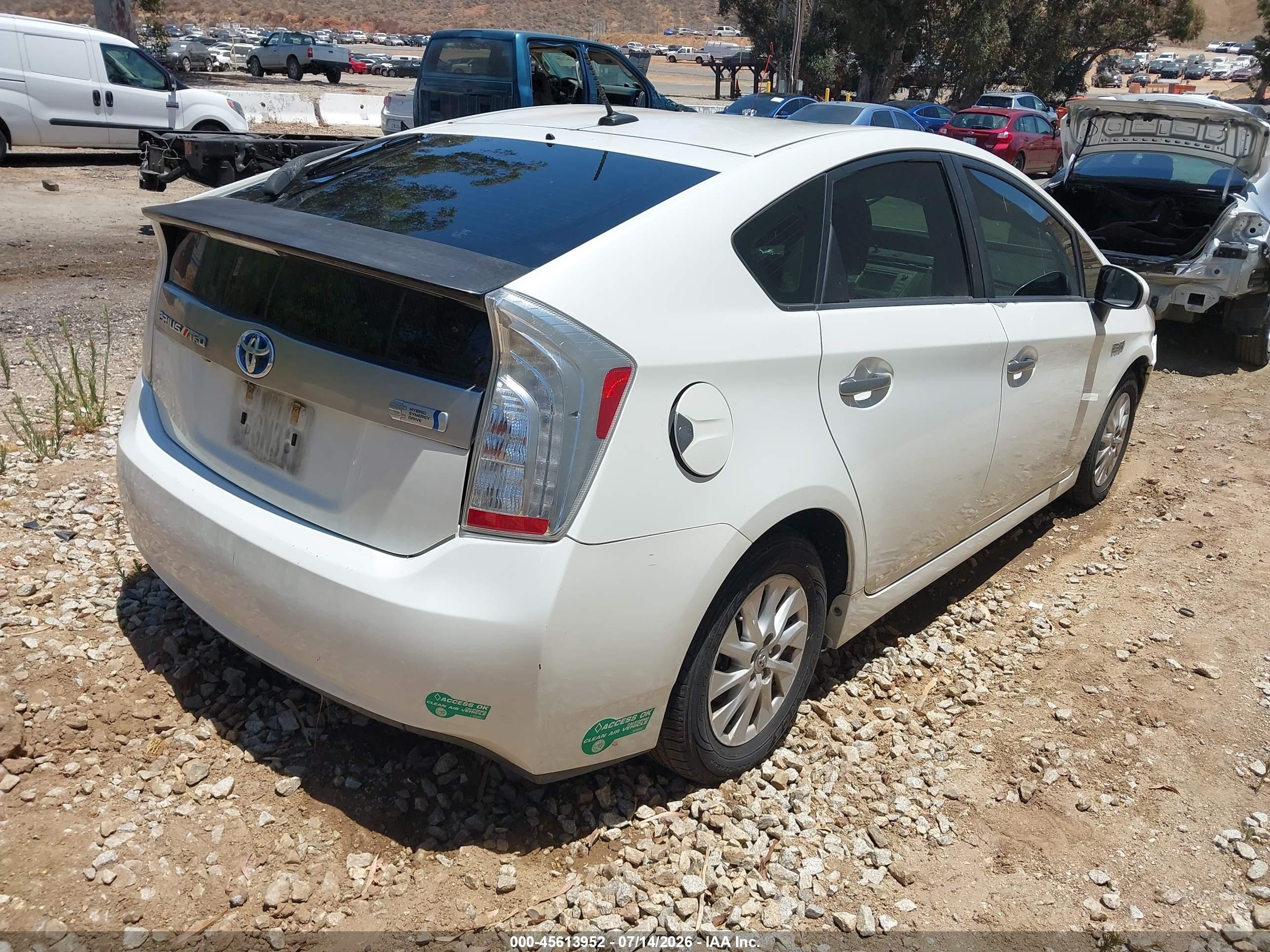 2014 Toyota Prius Plug-in   White vin: JTDKN3DP9E3056818