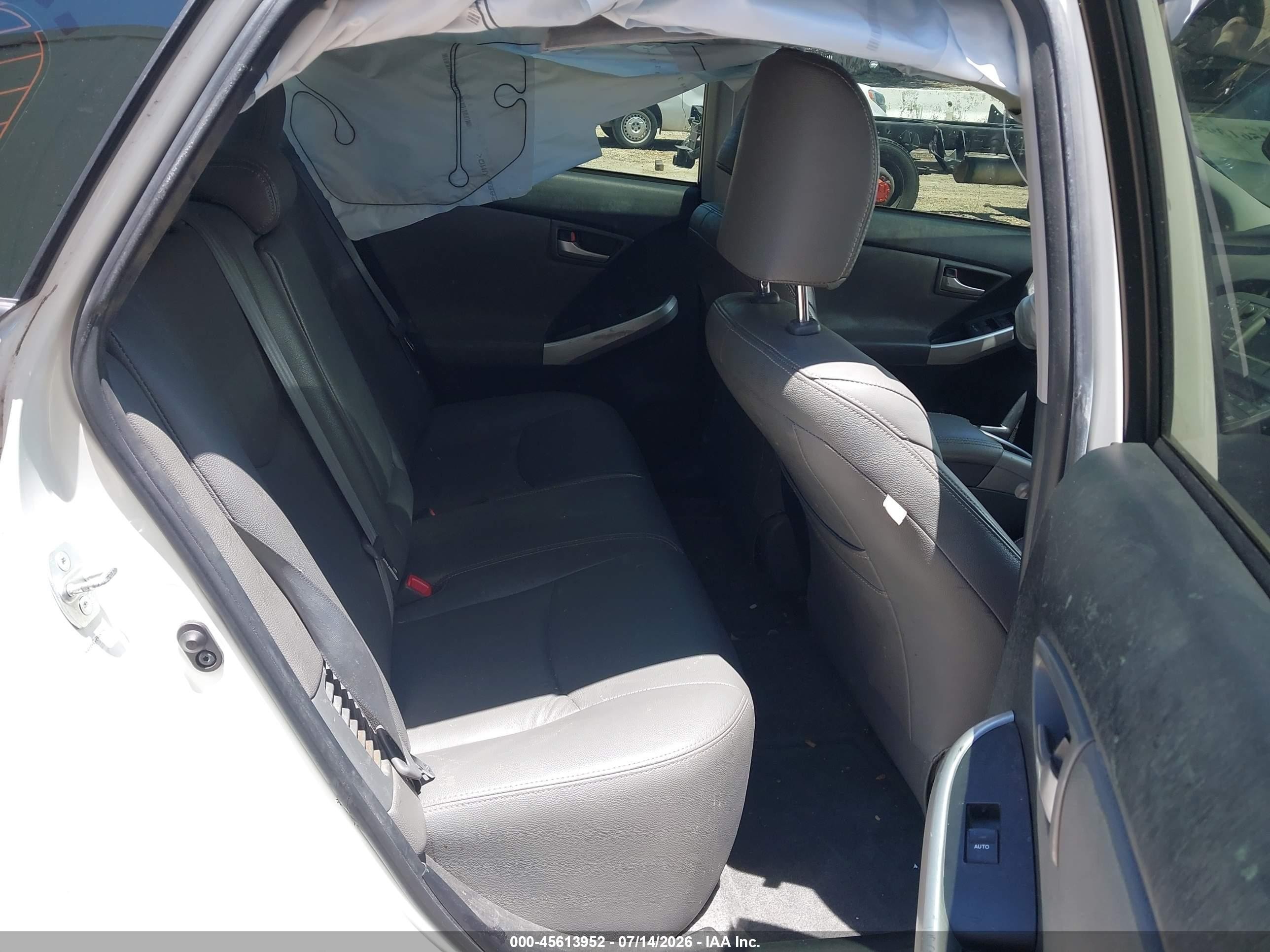 2014 Toyota Prius Plug-in   White vin: JTDKN3DP9E3056818