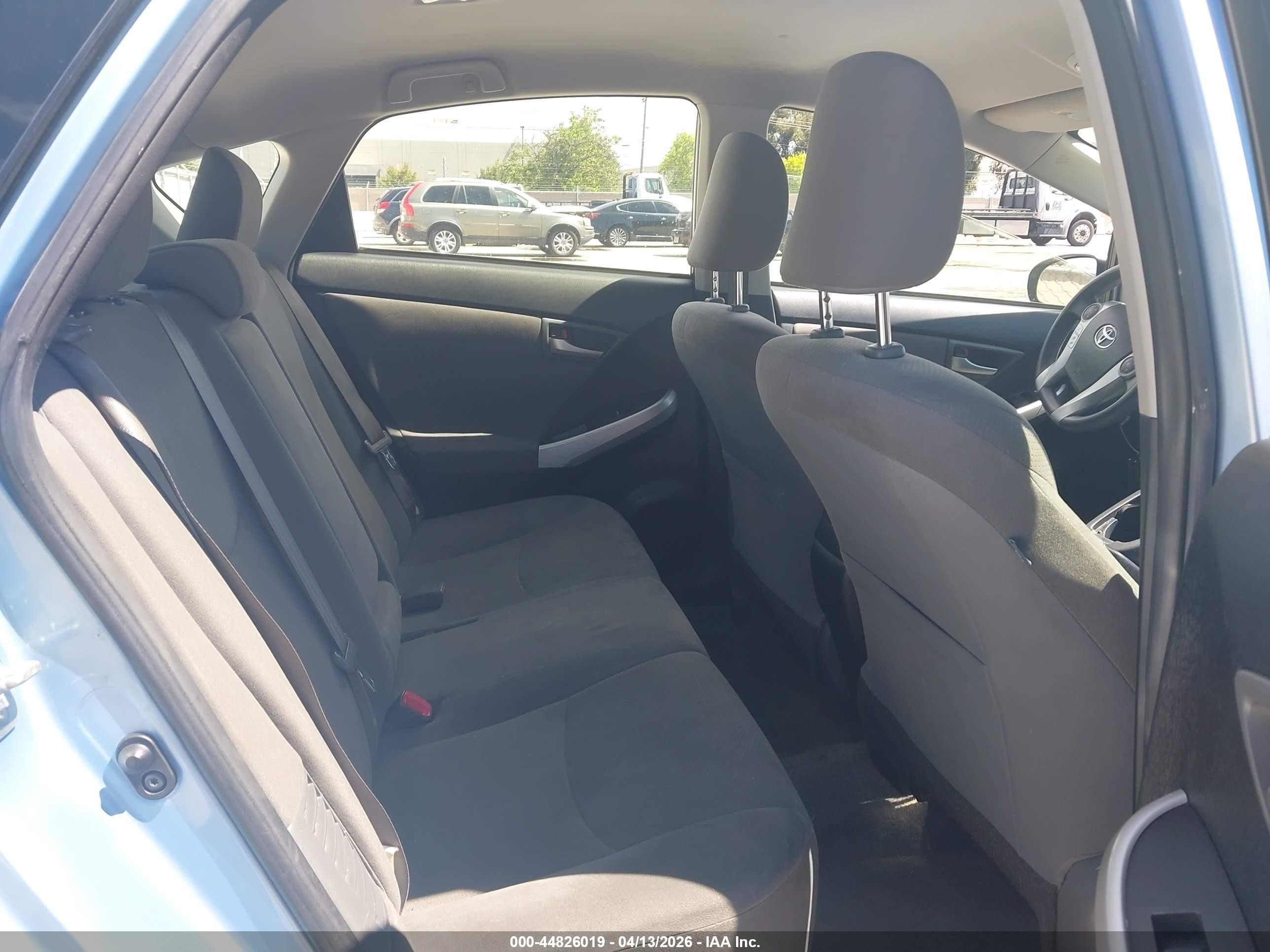2014 Toyota Prius Plug-in   Blue vin: JTDKN3DP9E3061436