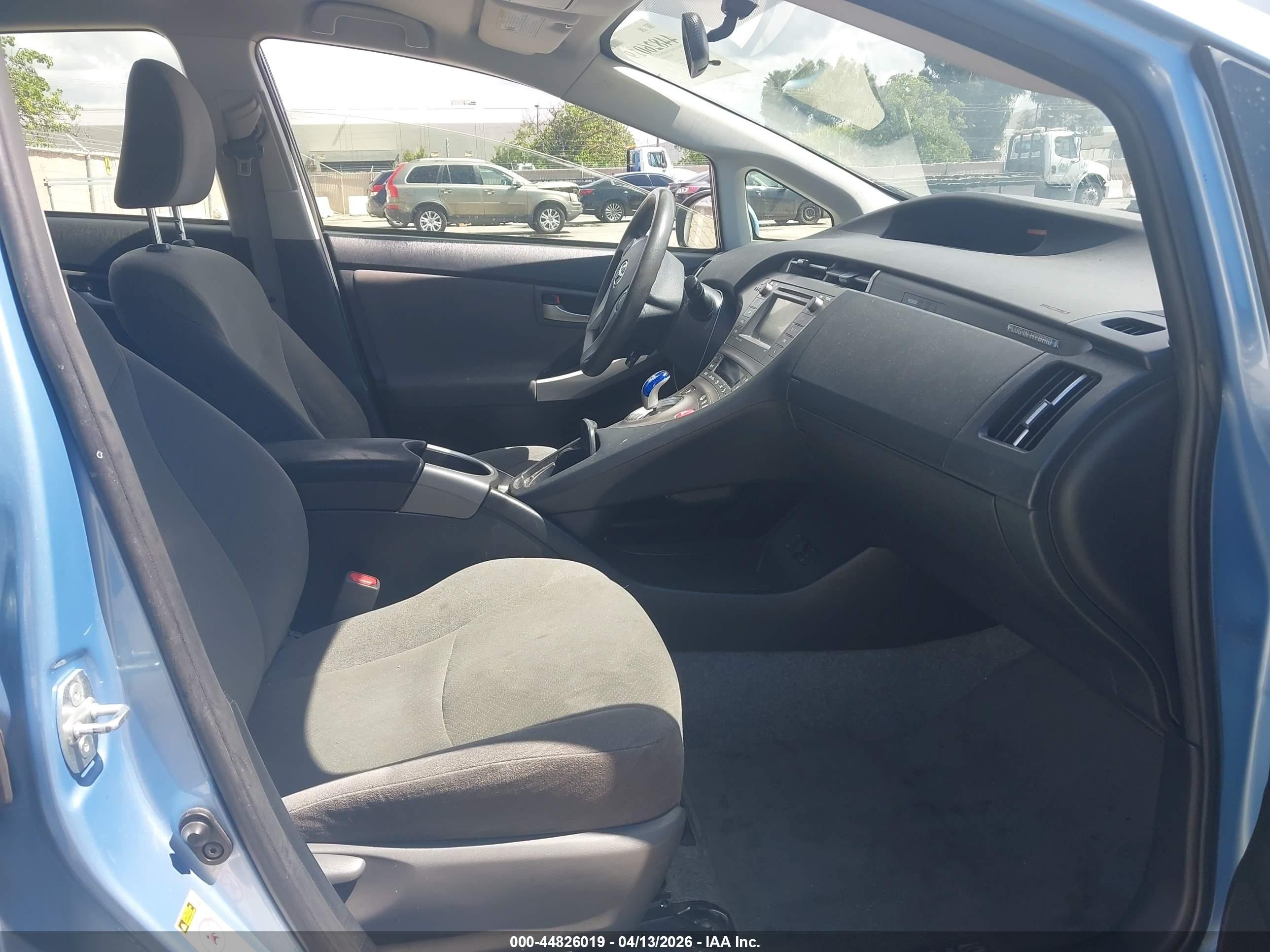 2014 Toyota Prius Plug-in   Blue vin: JTDKN3DP9E3061436