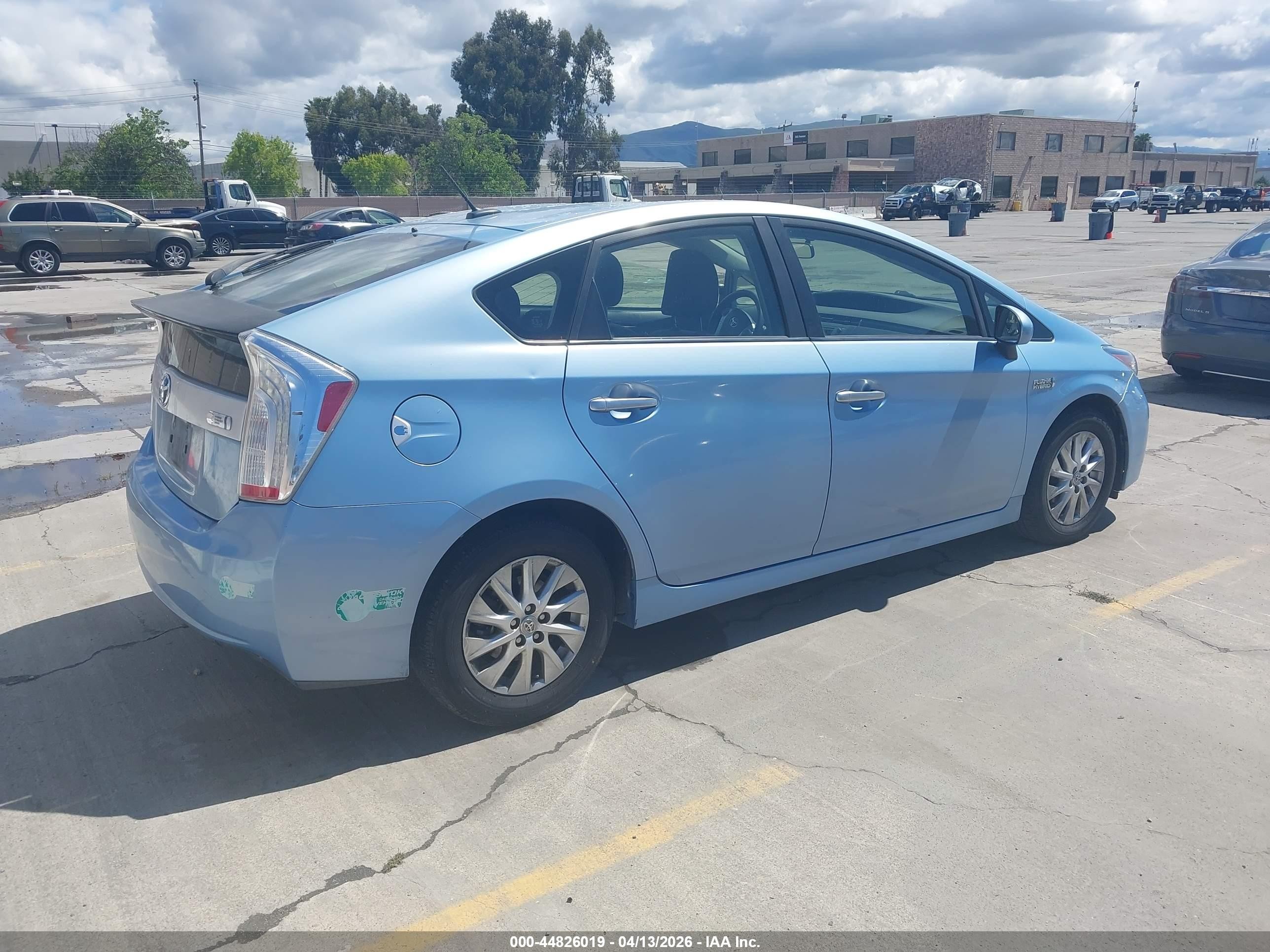 2014 Toyota Prius Plug-in   Blue vin: JTDKN3DP9E3061436