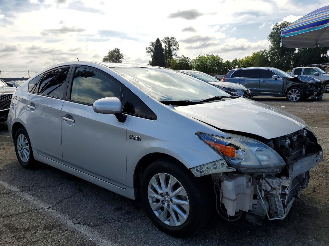 2015 Toyota Prius Plug-in Hybrid Advanced Silver vin: JTDKN3DP9F3073958