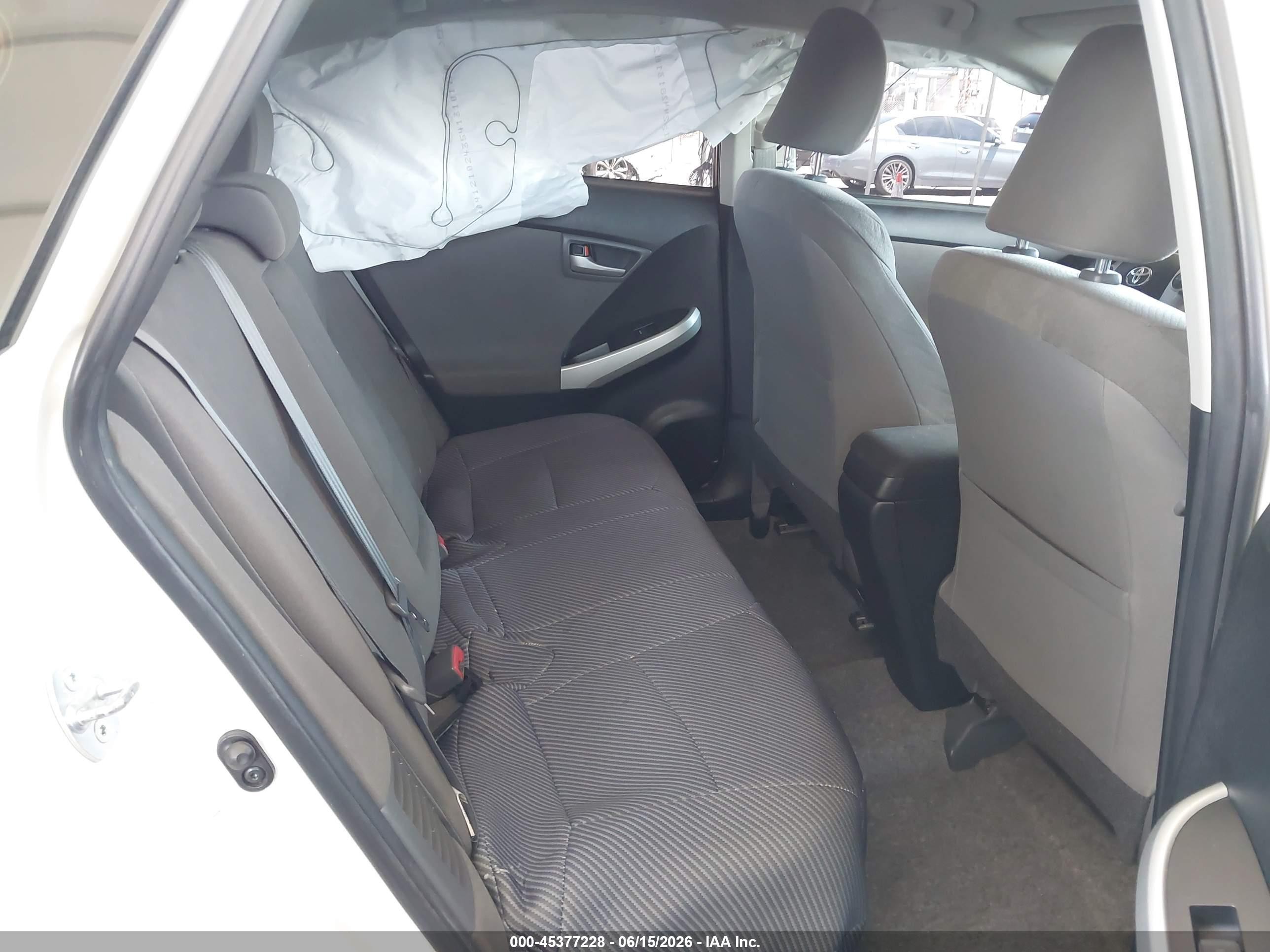 2014 Toyota Prius Plug-in   White vin: JTDKN3DPXE3055385