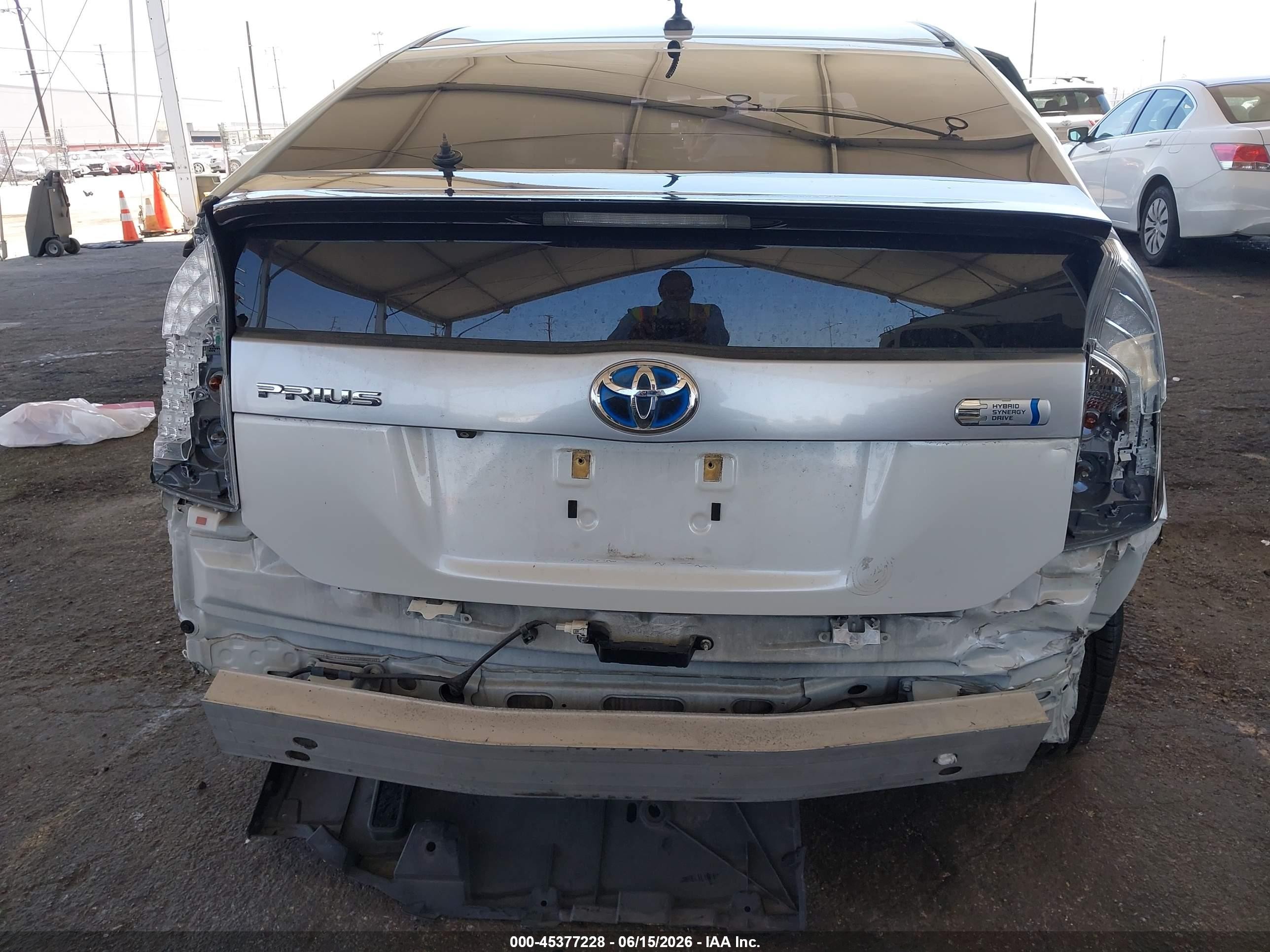 2014 Toyota Prius Plug-in   White vin: JTDKN3DPXE3055385