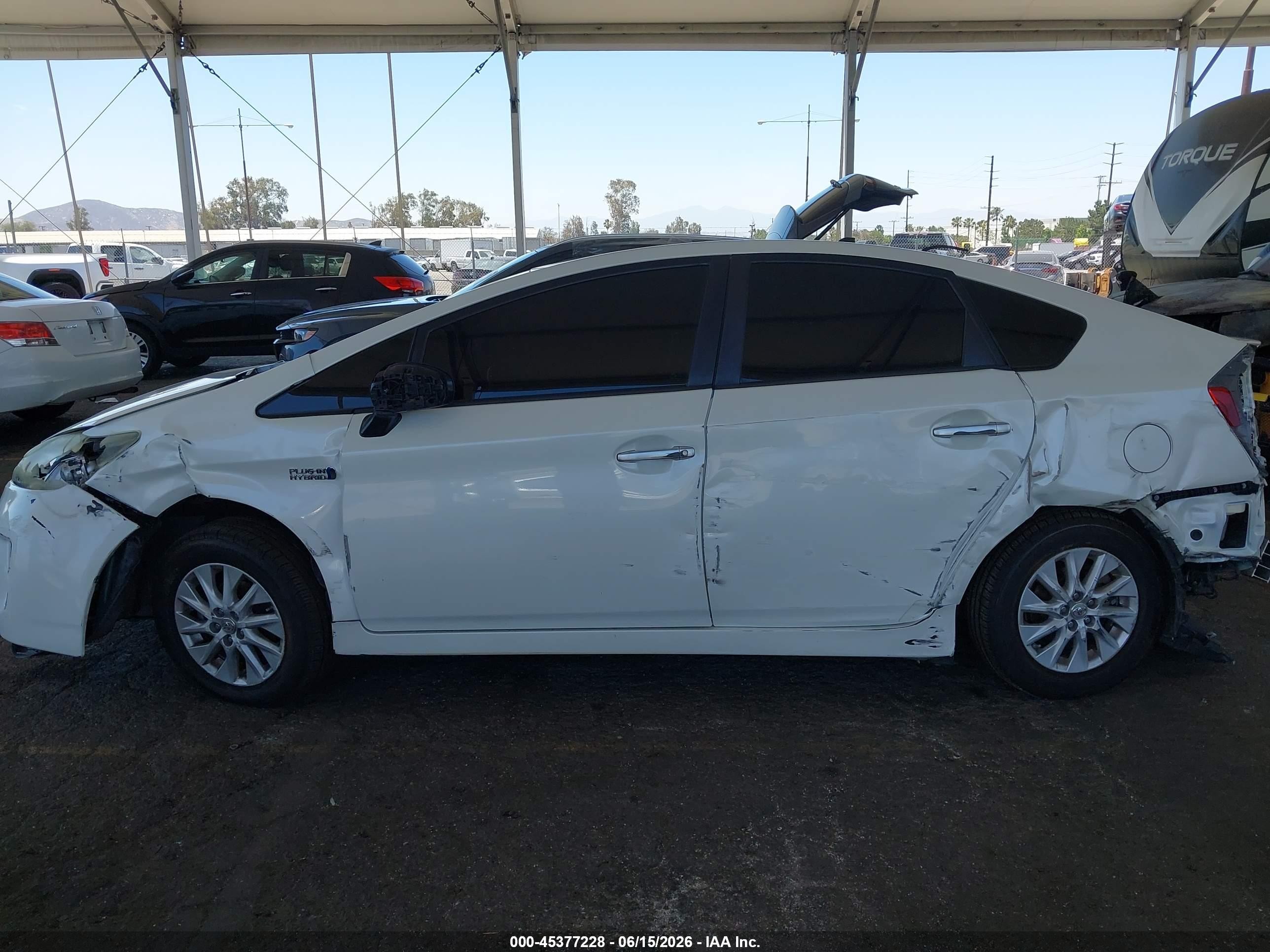 2014 Toyota Prius Plug-in   White vin: JTDKN3DPXE3055385