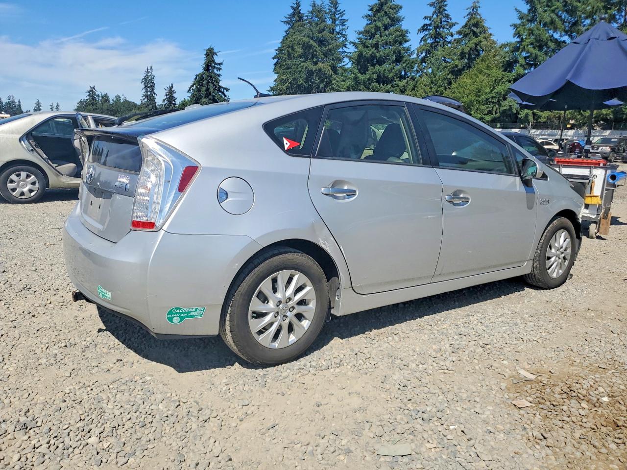 2014 Toyota Prius Plug-in Hybrid Base Silver vin: JTDKN3DPXE3058464