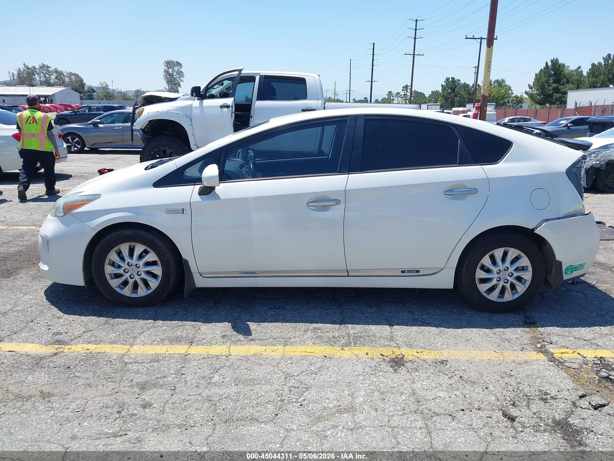 2015 Toyota Prius Plug-in Advanced White vin: JTDKN3DPXF3066596