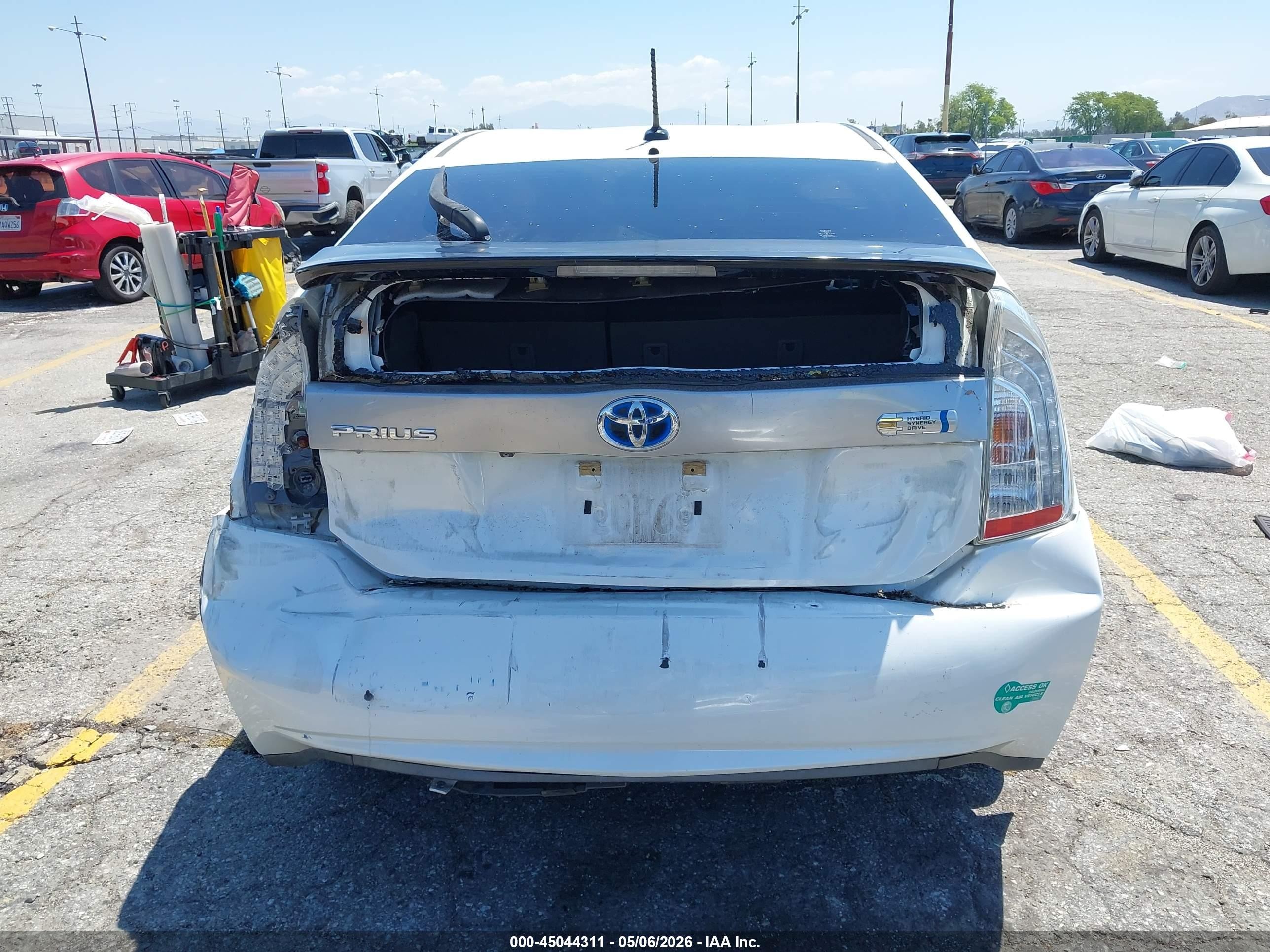 2015 Toyota Prius Plug-in Advanced White vin: JTDKN3DPXF3066596