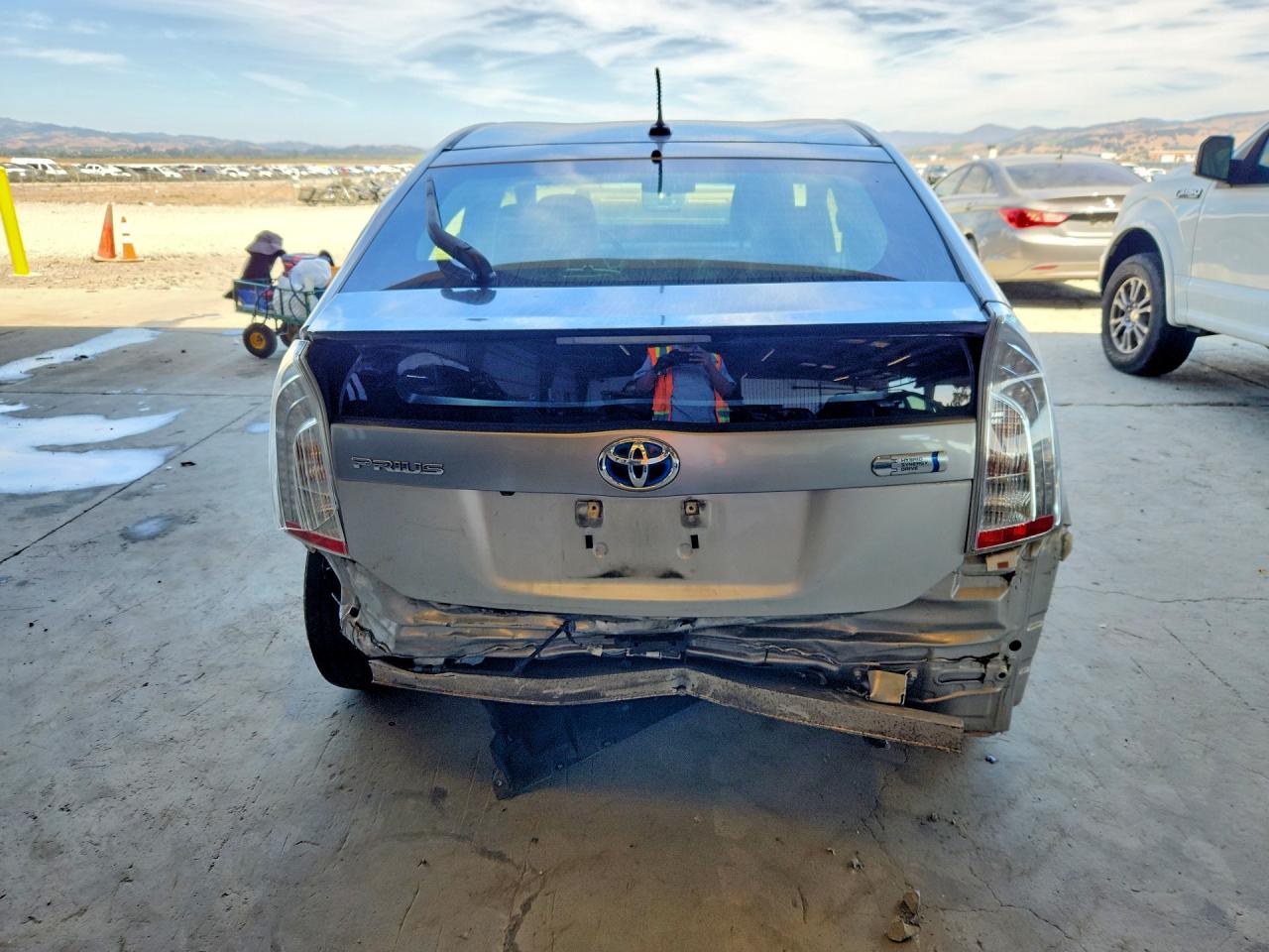 2015 Toyota Prius Plug-in Hybrid Base Silver vin: JTDKN3DPXF3073144