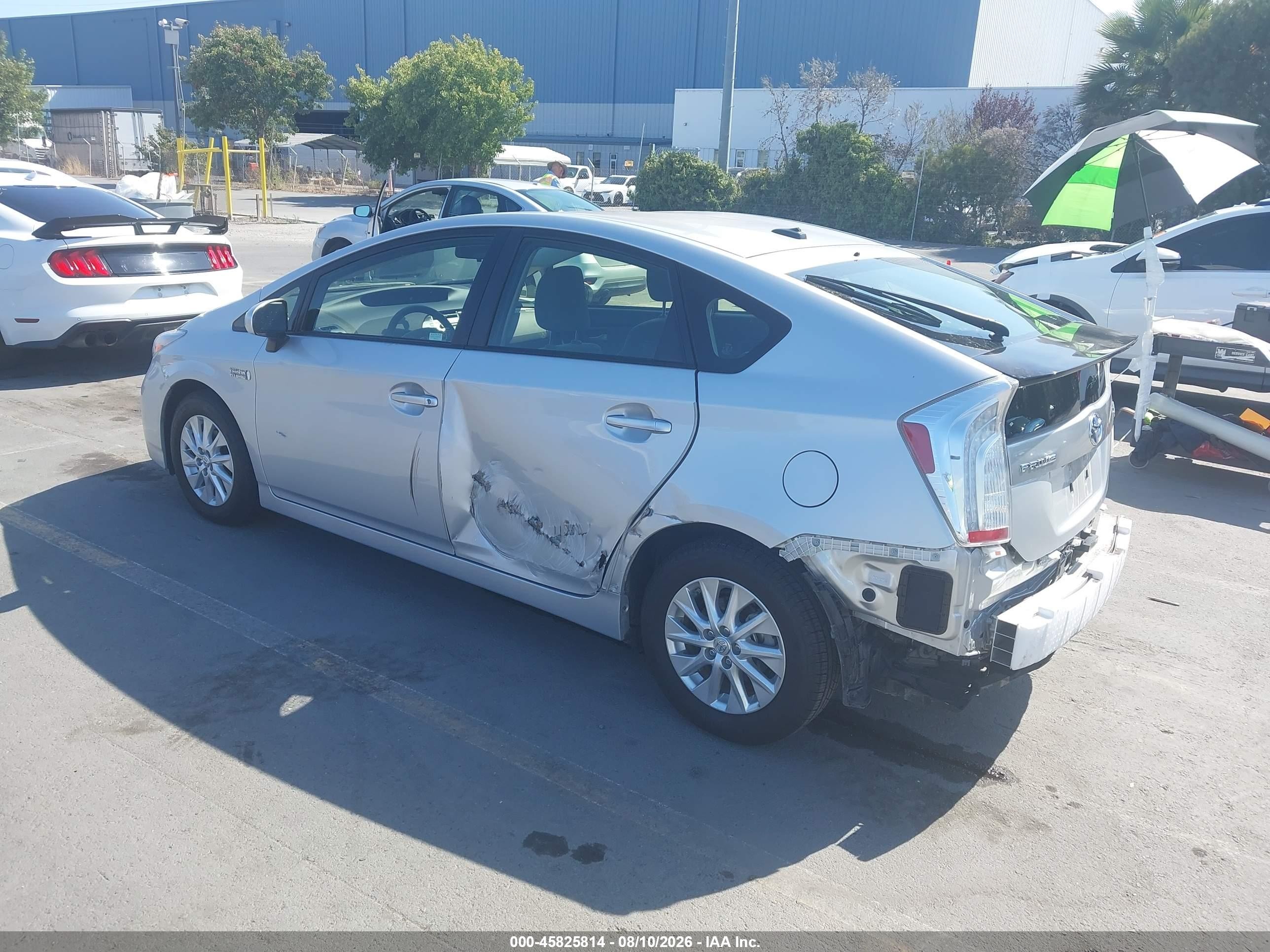 2015 Toyota Prius Plug-in Серебряный vin: JTDKN3DPXF3073936