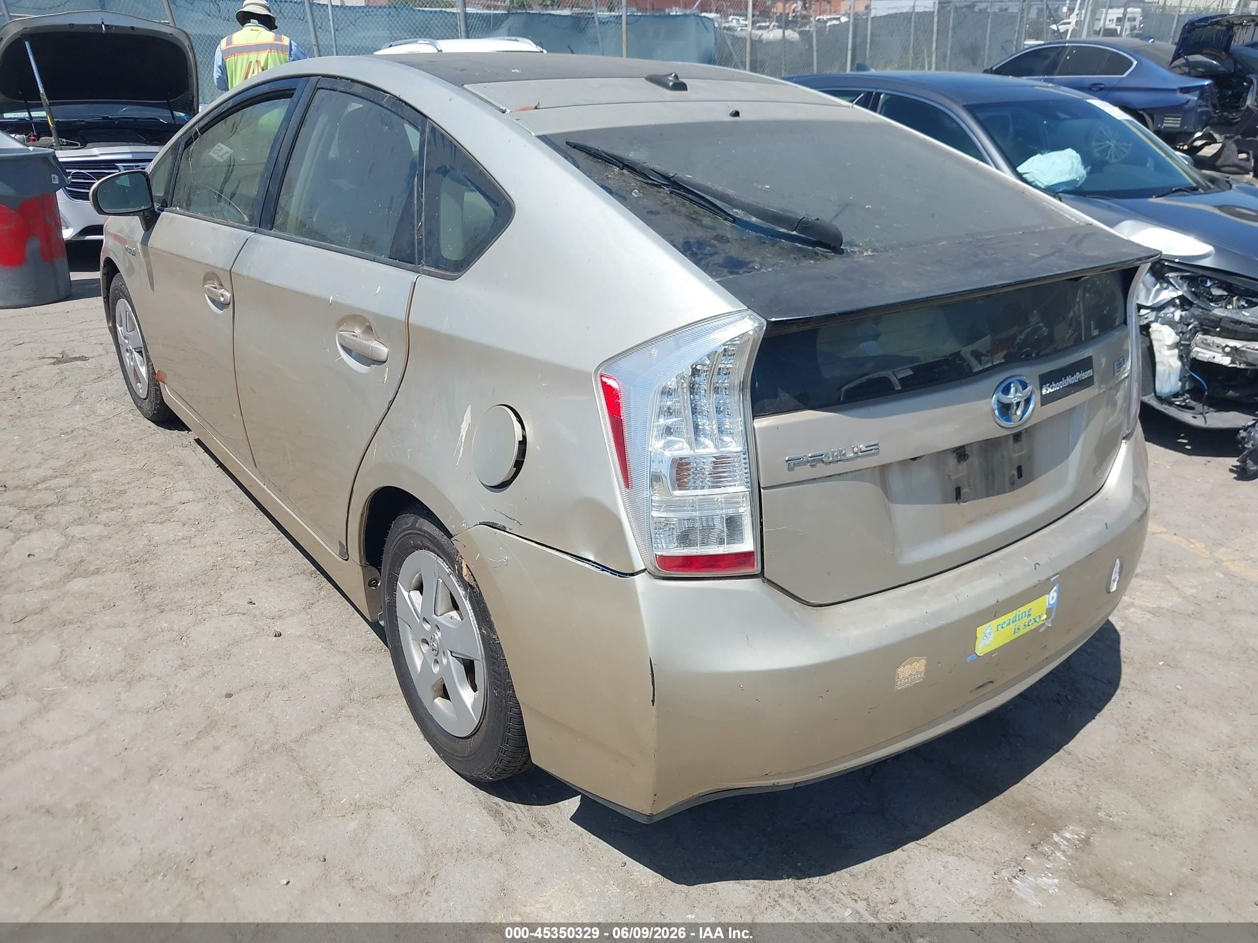 2010 Toyota Prius Iv Gold vin: JTDKN3DU0A0242474