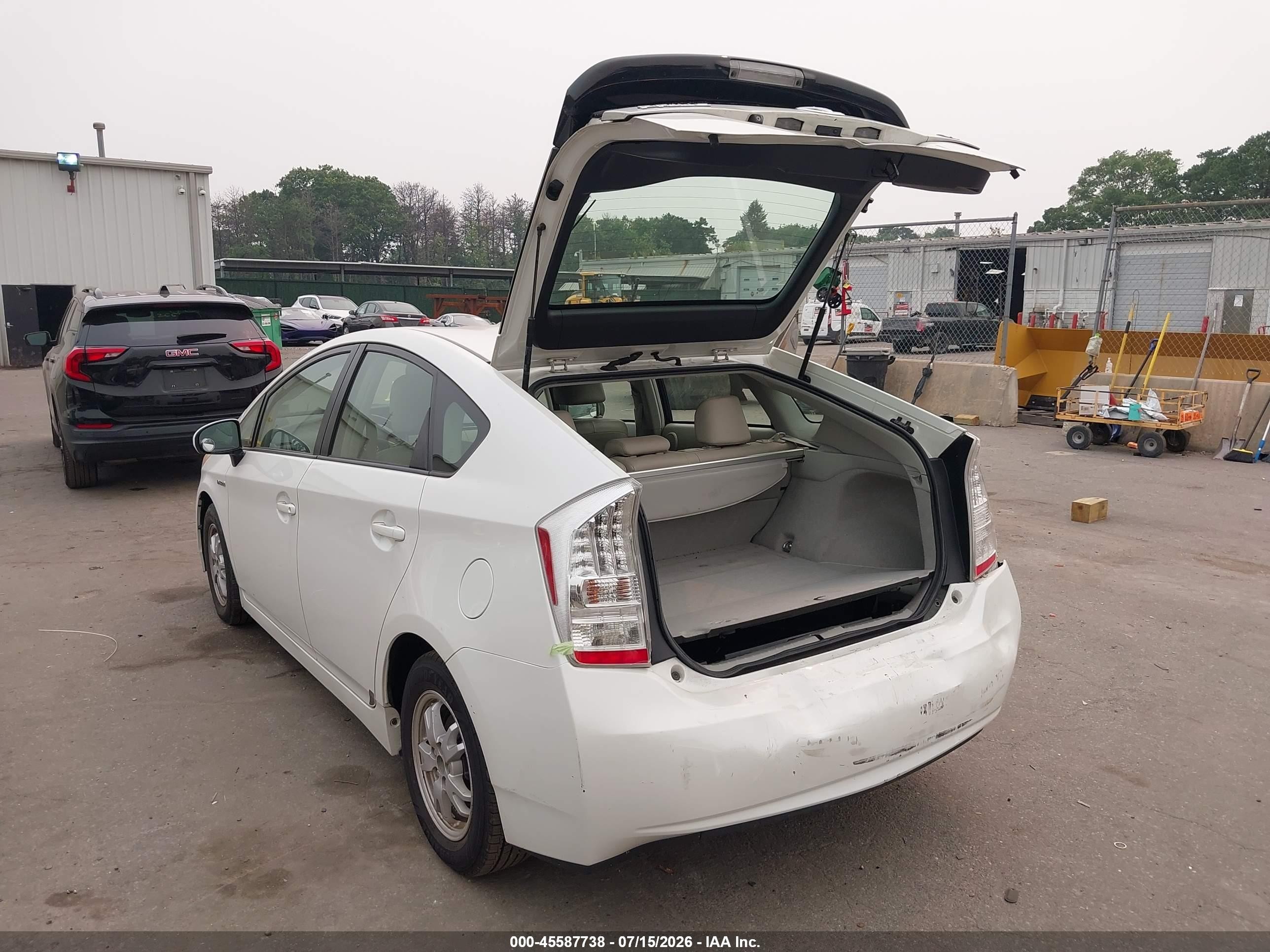 2010 Toyota Prius Iv White vin: JTDKN3DU0A5204245