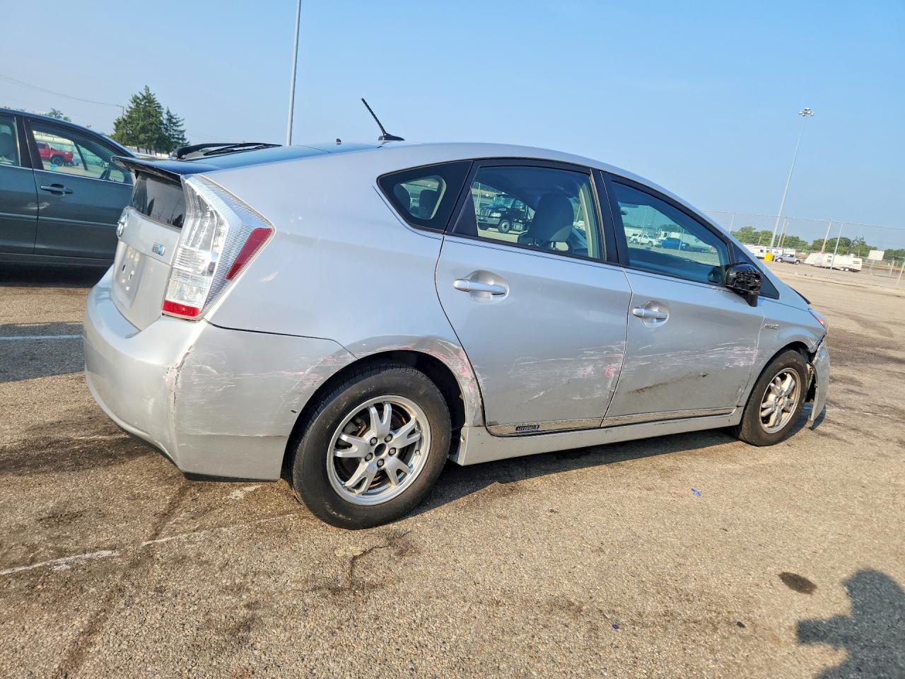 2011 Toyota Prius Three Silver vin: JTDKN3DU0B0248826