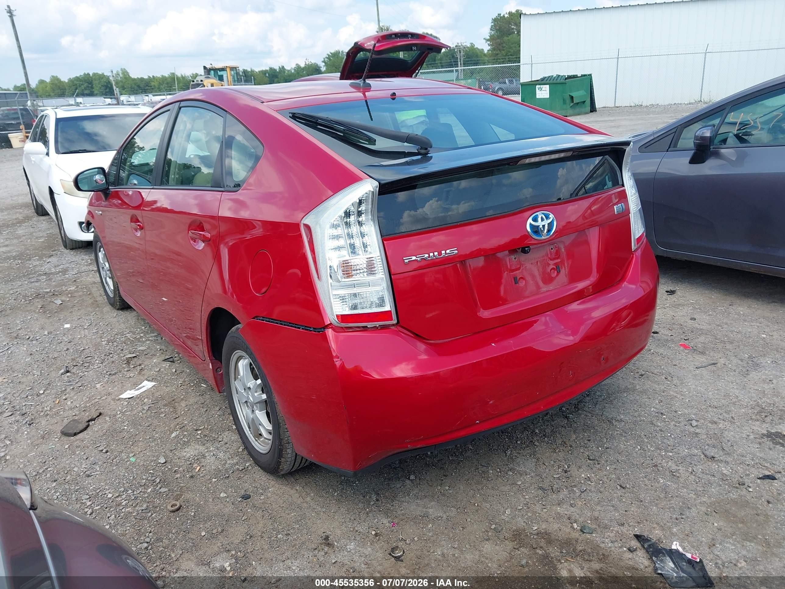 2011 Toyota Prius Three Красный vin: JTDKN3DU0B0258658
