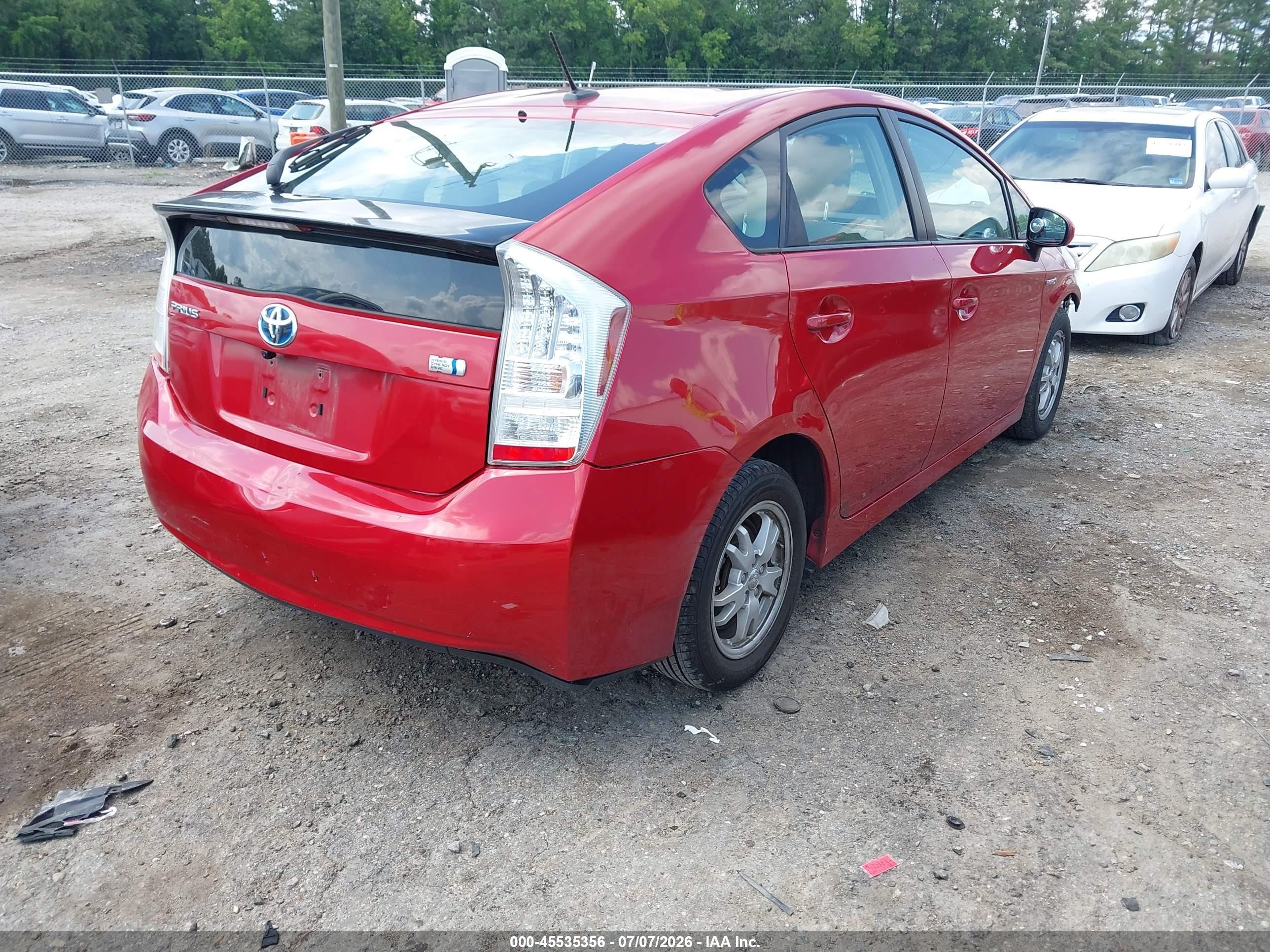 2011 Toyota Prius Three Красный vin: JTDKN3DU0B0258658