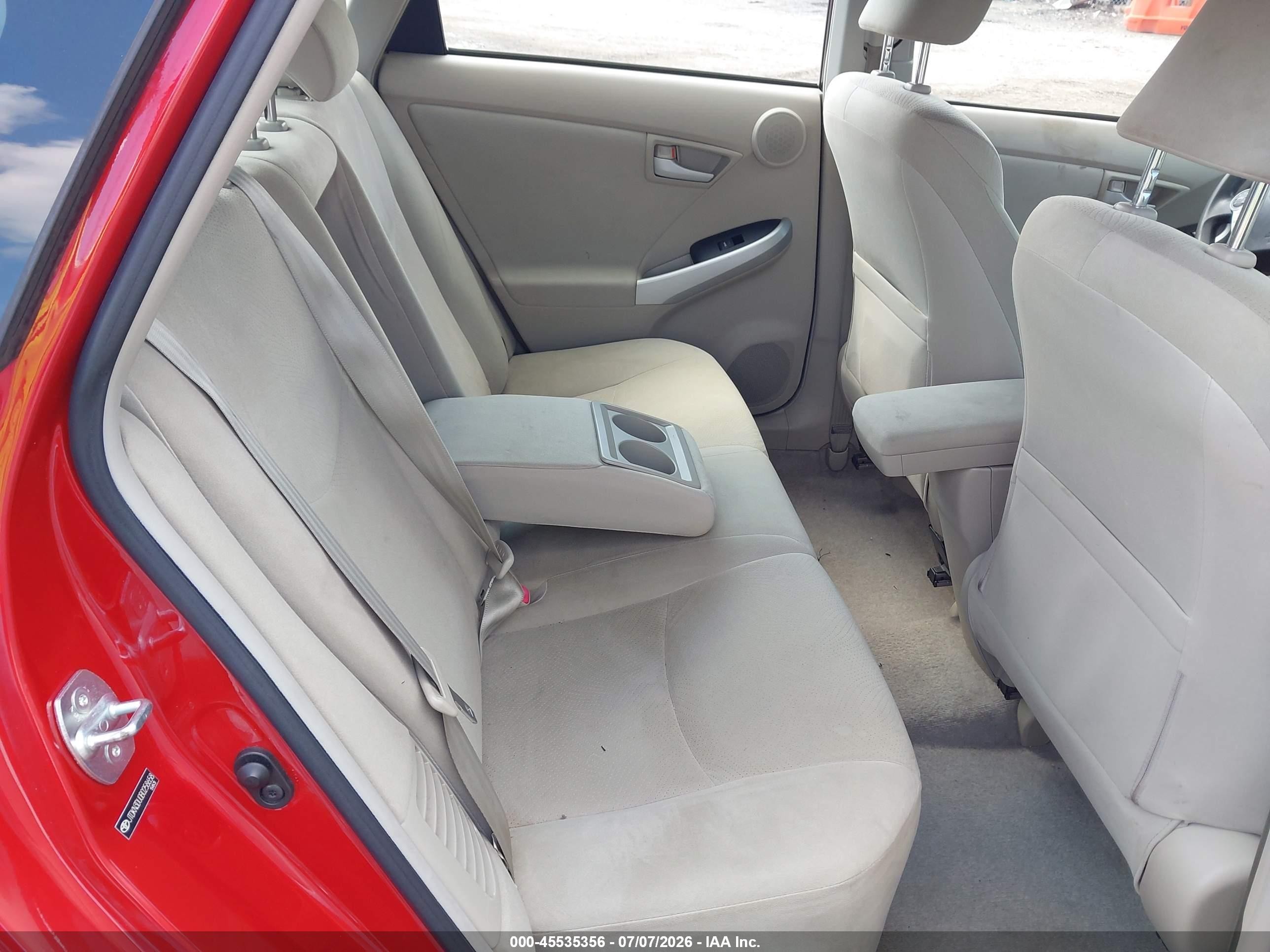 2011 Toyota Prius Three Красный vin: JTDKN3DU0B0258658
