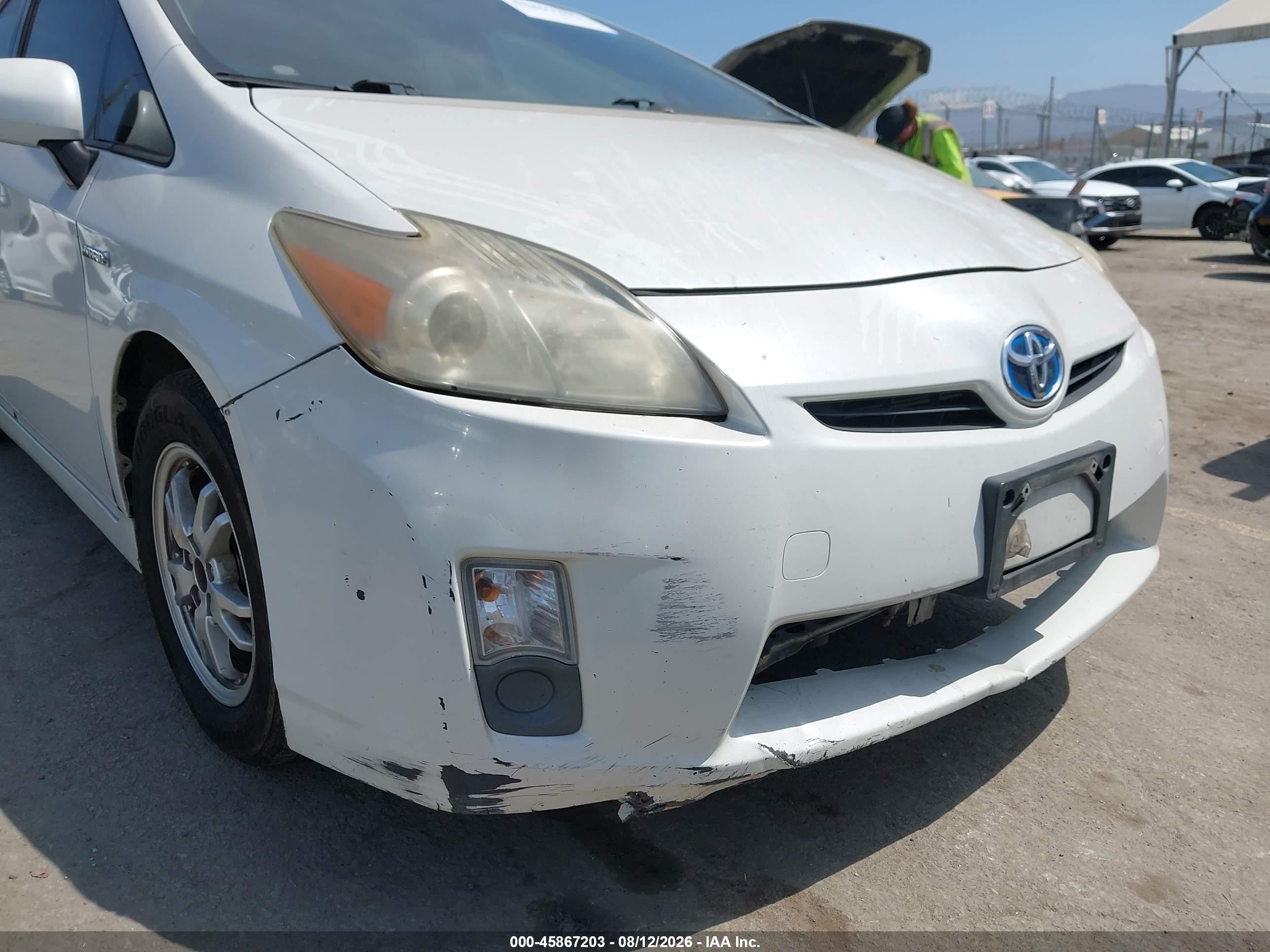 2011 Toyota Prius Two White vin: JTDKN3DU0B0260703