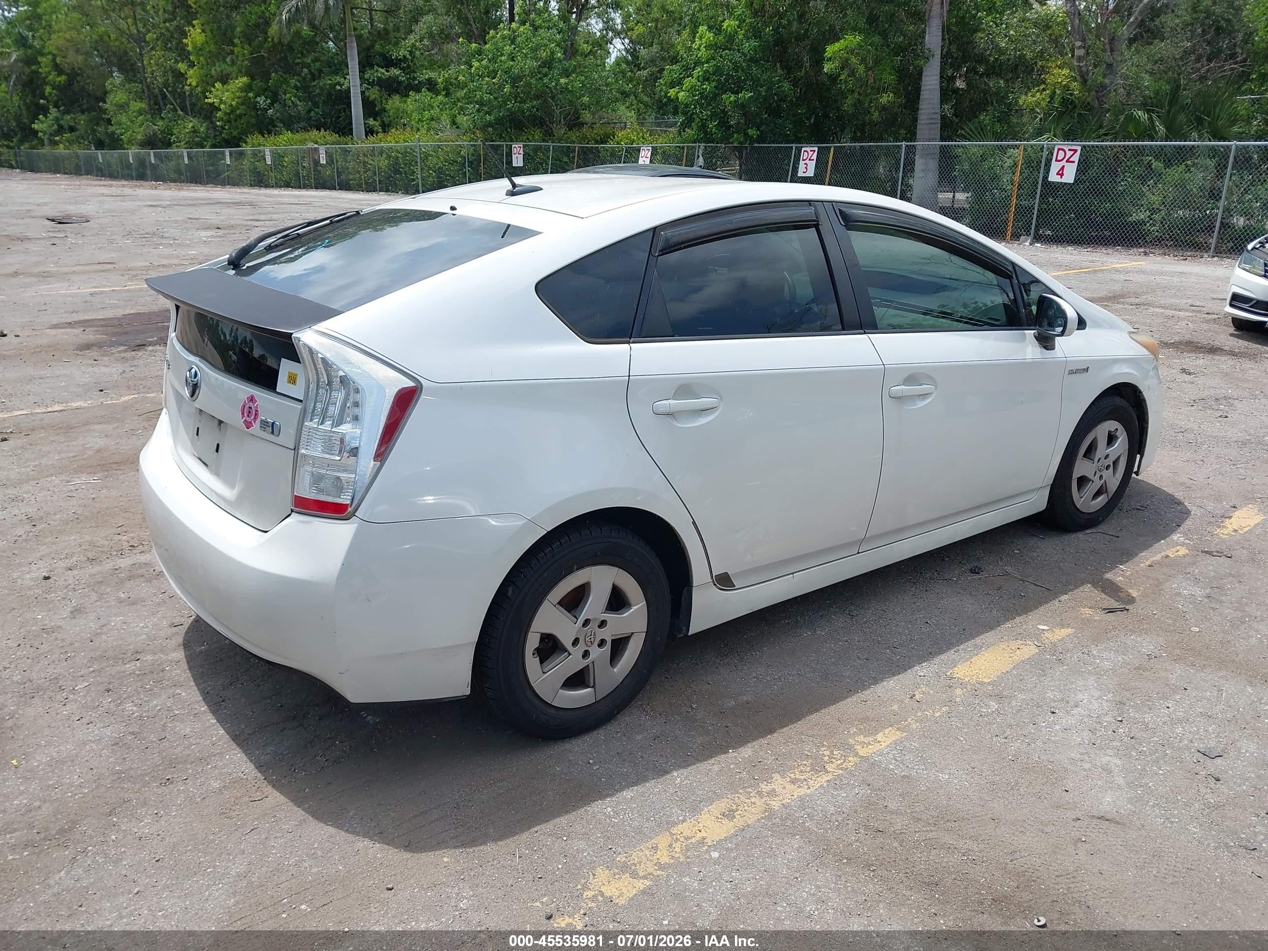 2011 Toyota Prius Two White vin: JTDKN3DU0B0274049