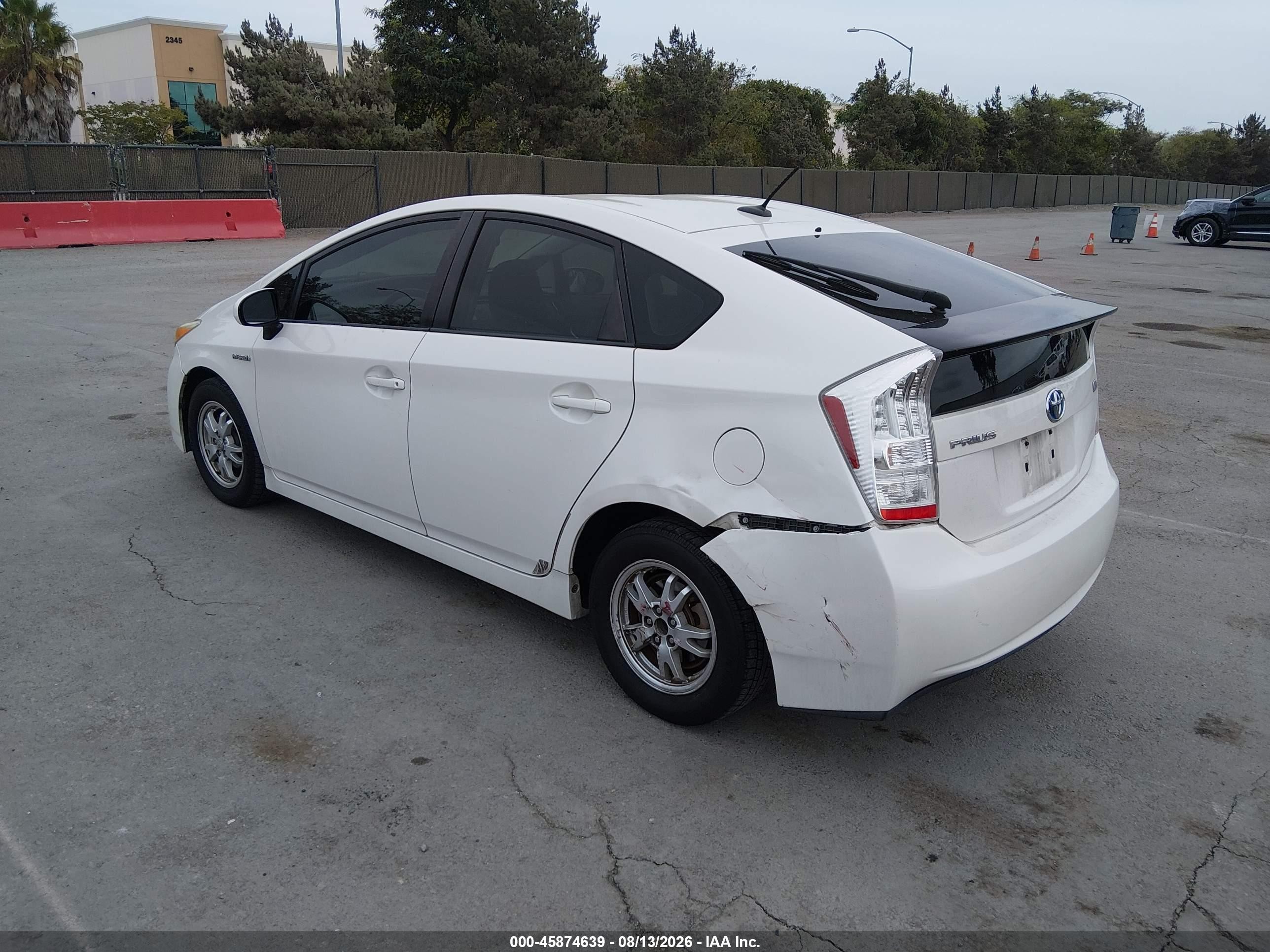 2011 Toyota Prius Two Белый vin: JTDKN3DU0B0325033