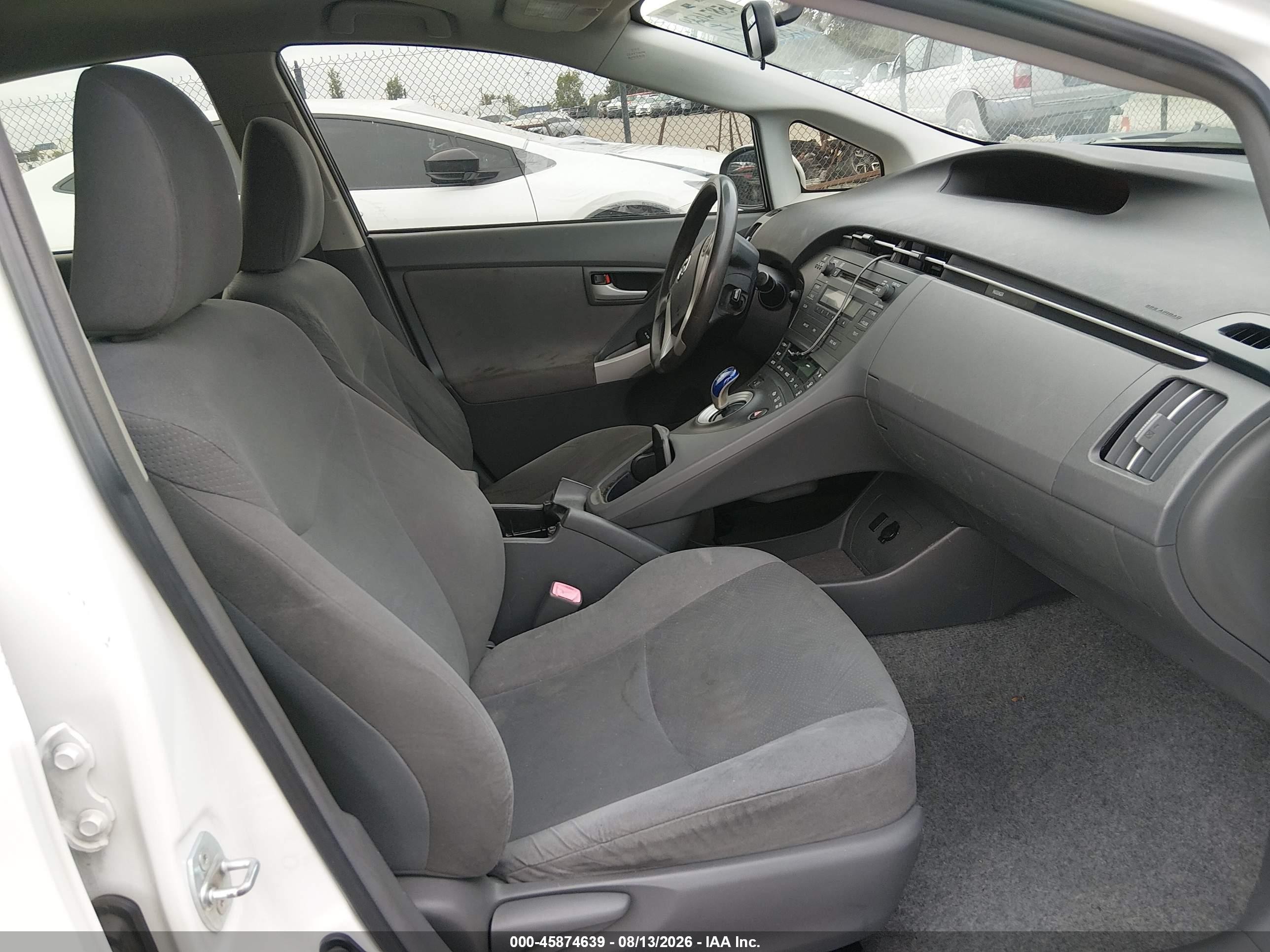 2011 Toyota Prius Two Белый vin: JTDKN3DU0B0325033