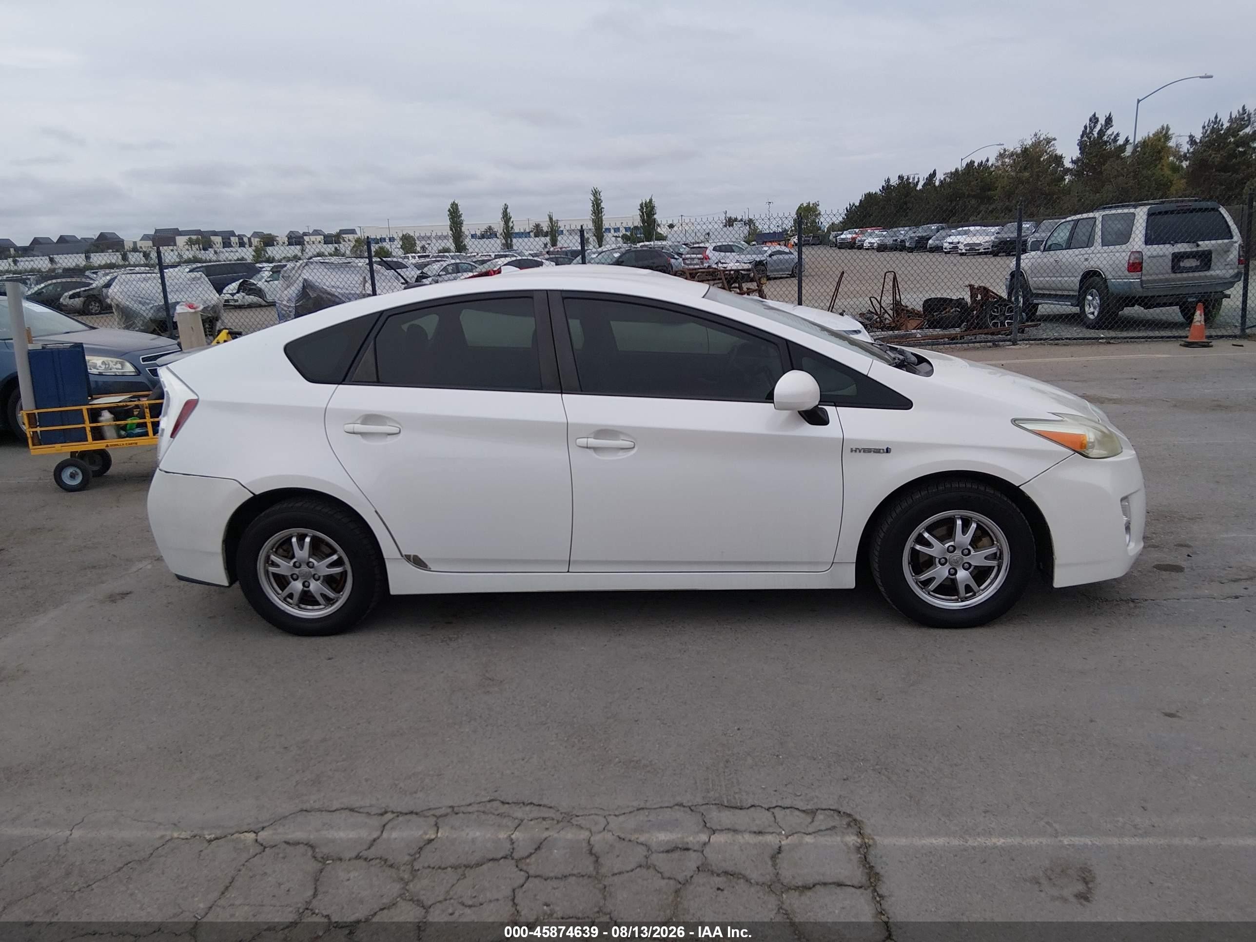 2011 Toyota Prius Two Белый vin: JTDKN3DU0B0325033