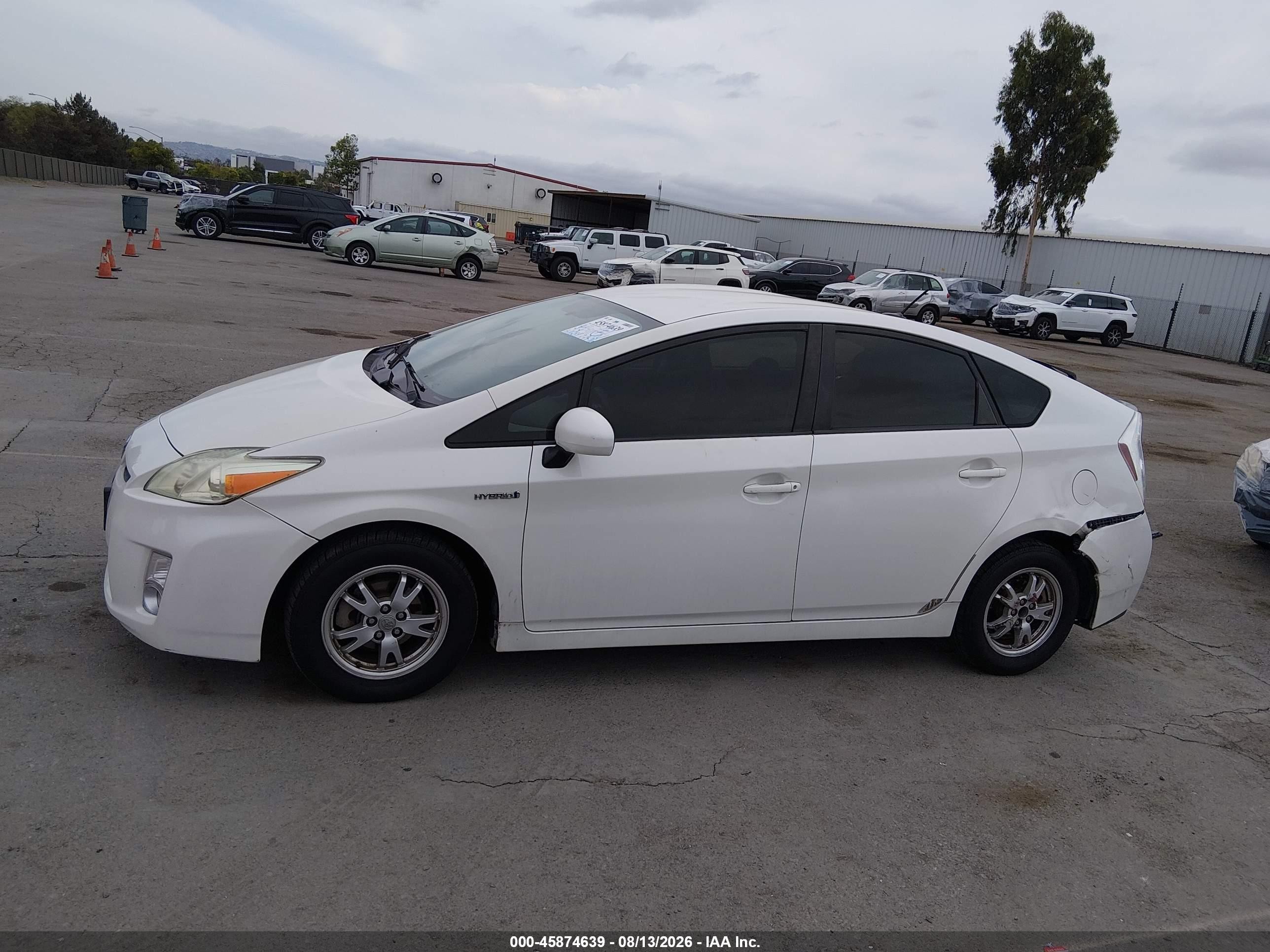 2011 Toyota Prius Two Белый vin: JTDKN3DU0B0325033