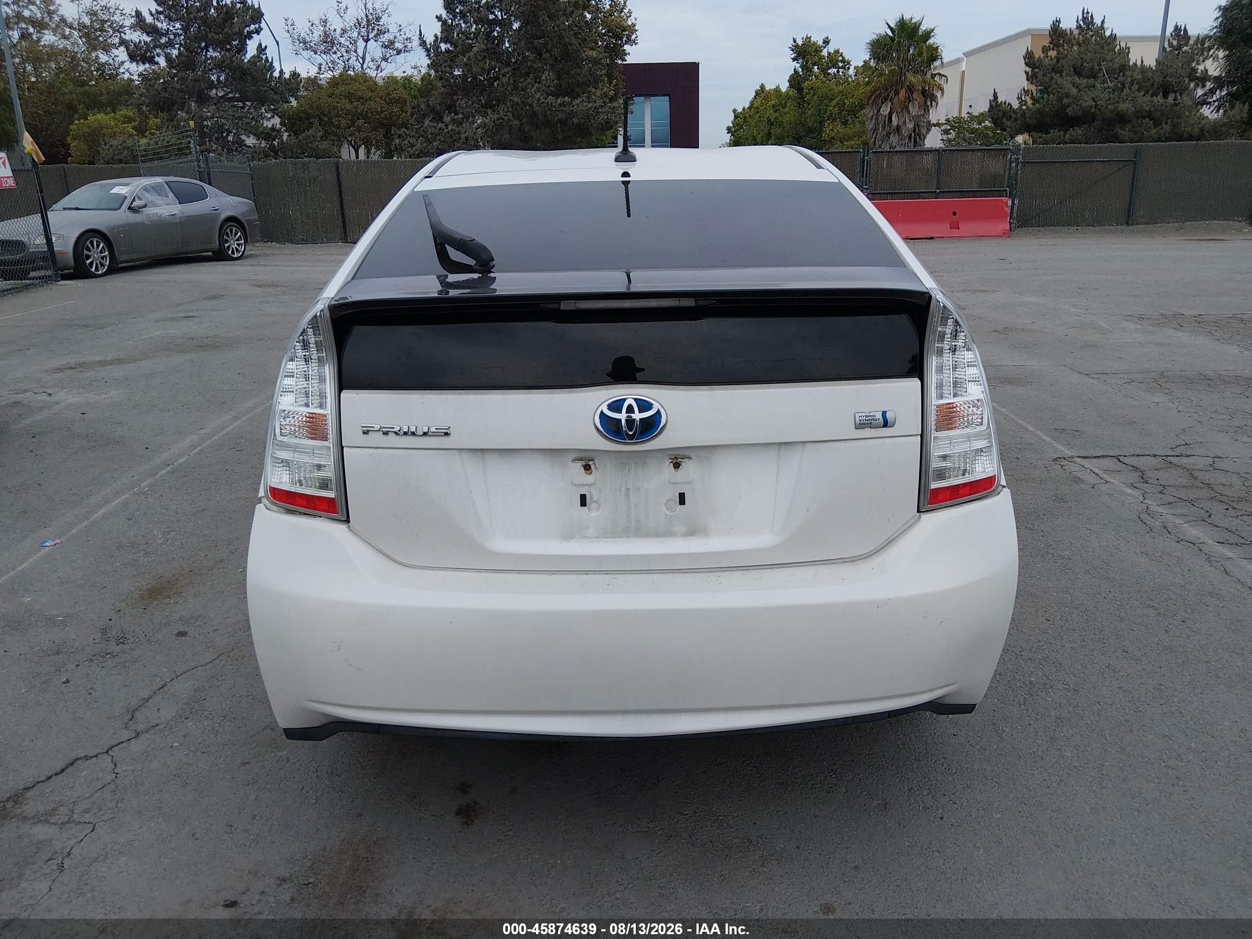2011 Toyota Prius Two Белый vin: JTDKN3DU0B0325033