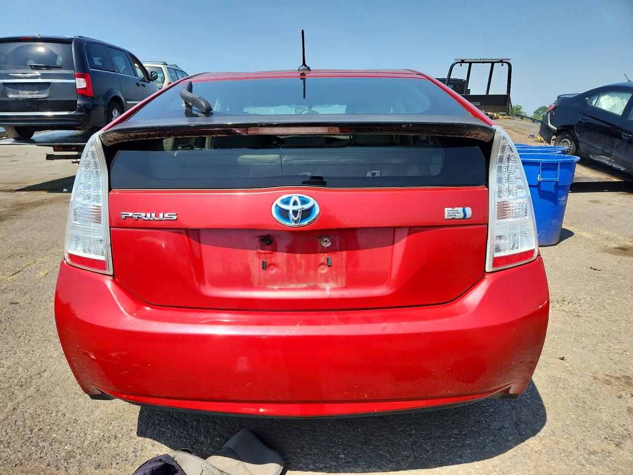 2011 Toyota Prius Two Красный vin: JTDKN3DU0B1371732