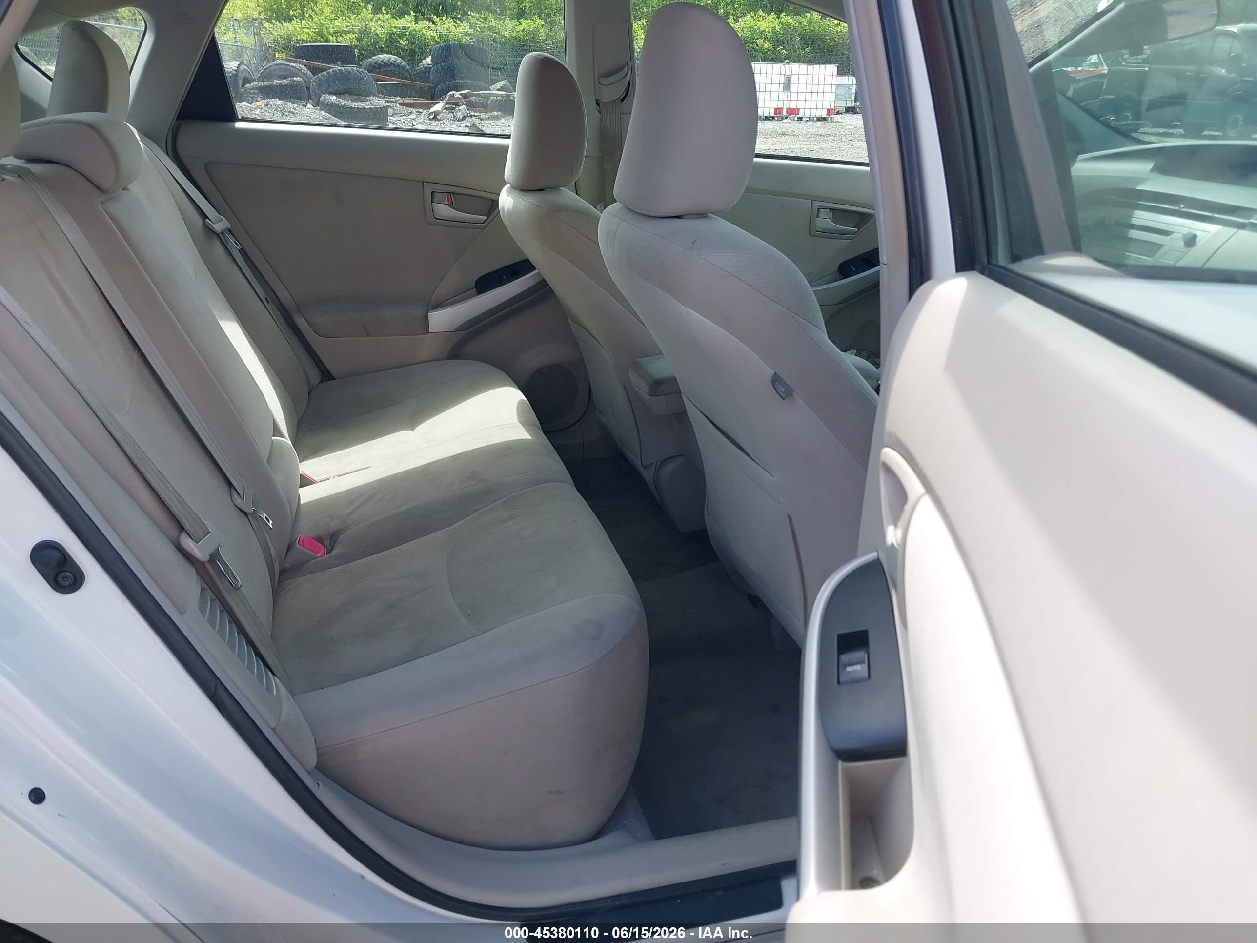 2011 Toyota Prius Two White vin: JTDKN3DU0B1386456