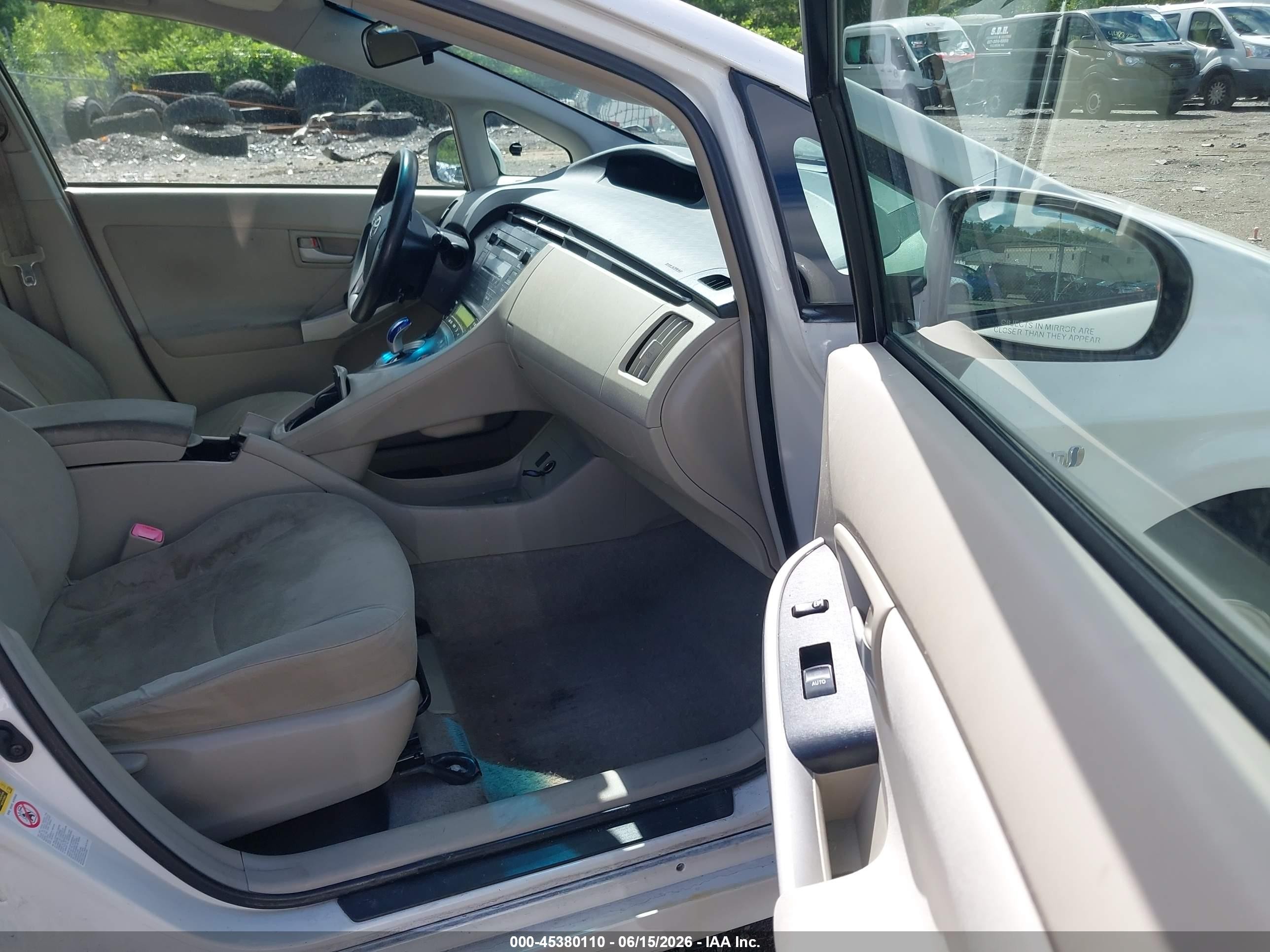 2011 Toyota Prius Two White vin: JTDKN3DU0B1386456
