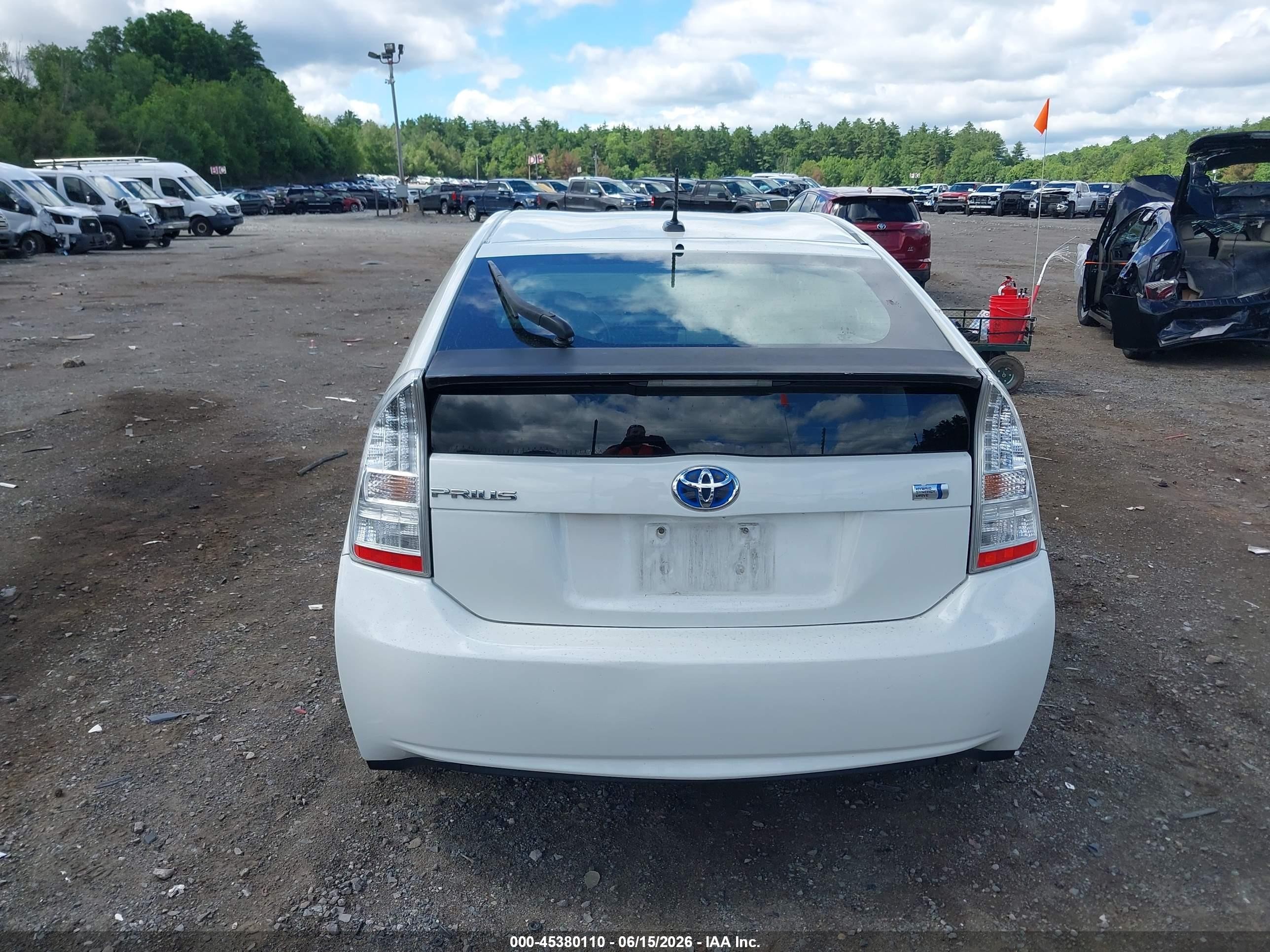 2011 Toyota Prius Two White vin: JTDKN3DU0B1386456