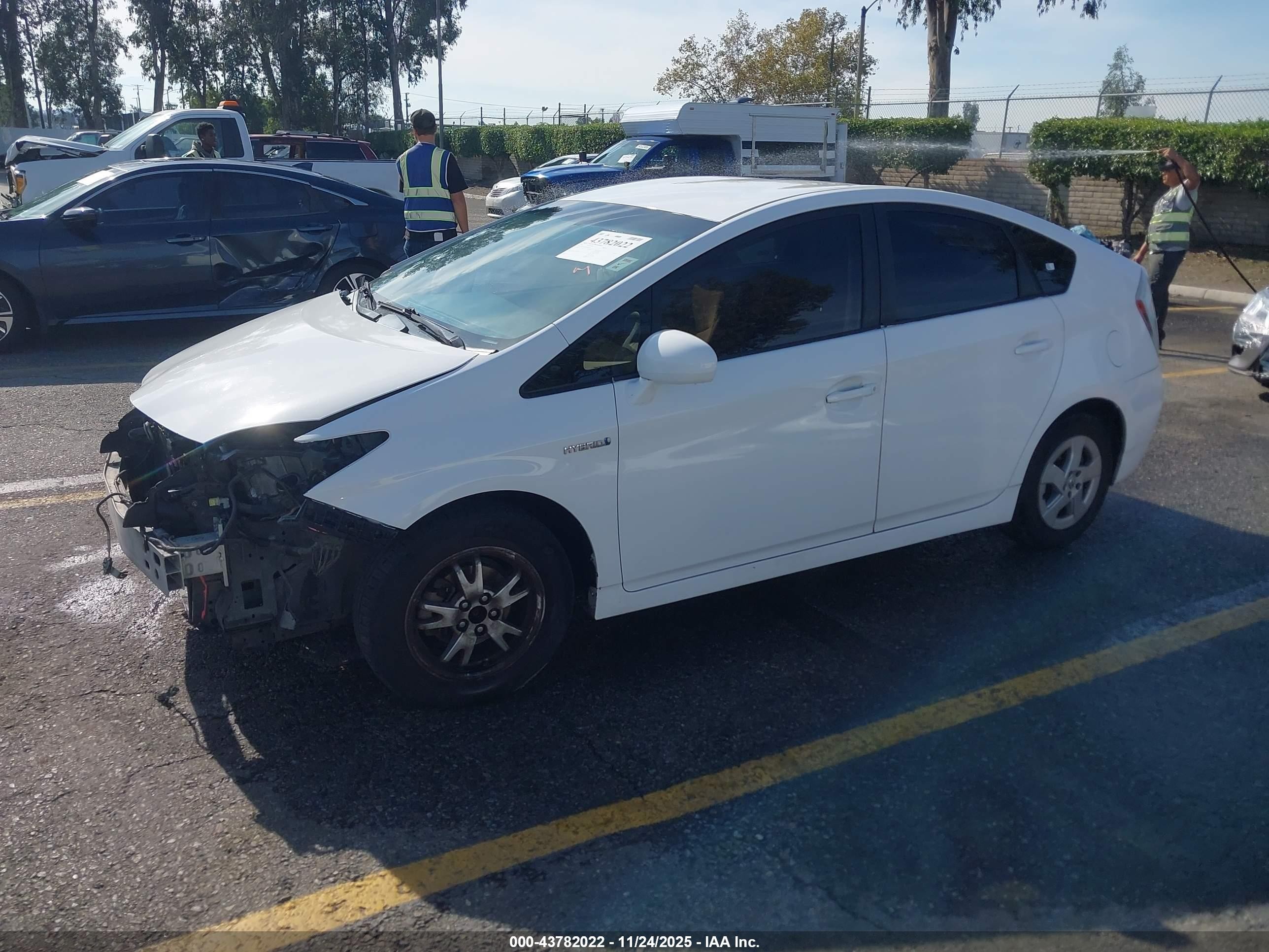 2011 Toyota Prius Three White vin: JTDKN3DU0B5289119