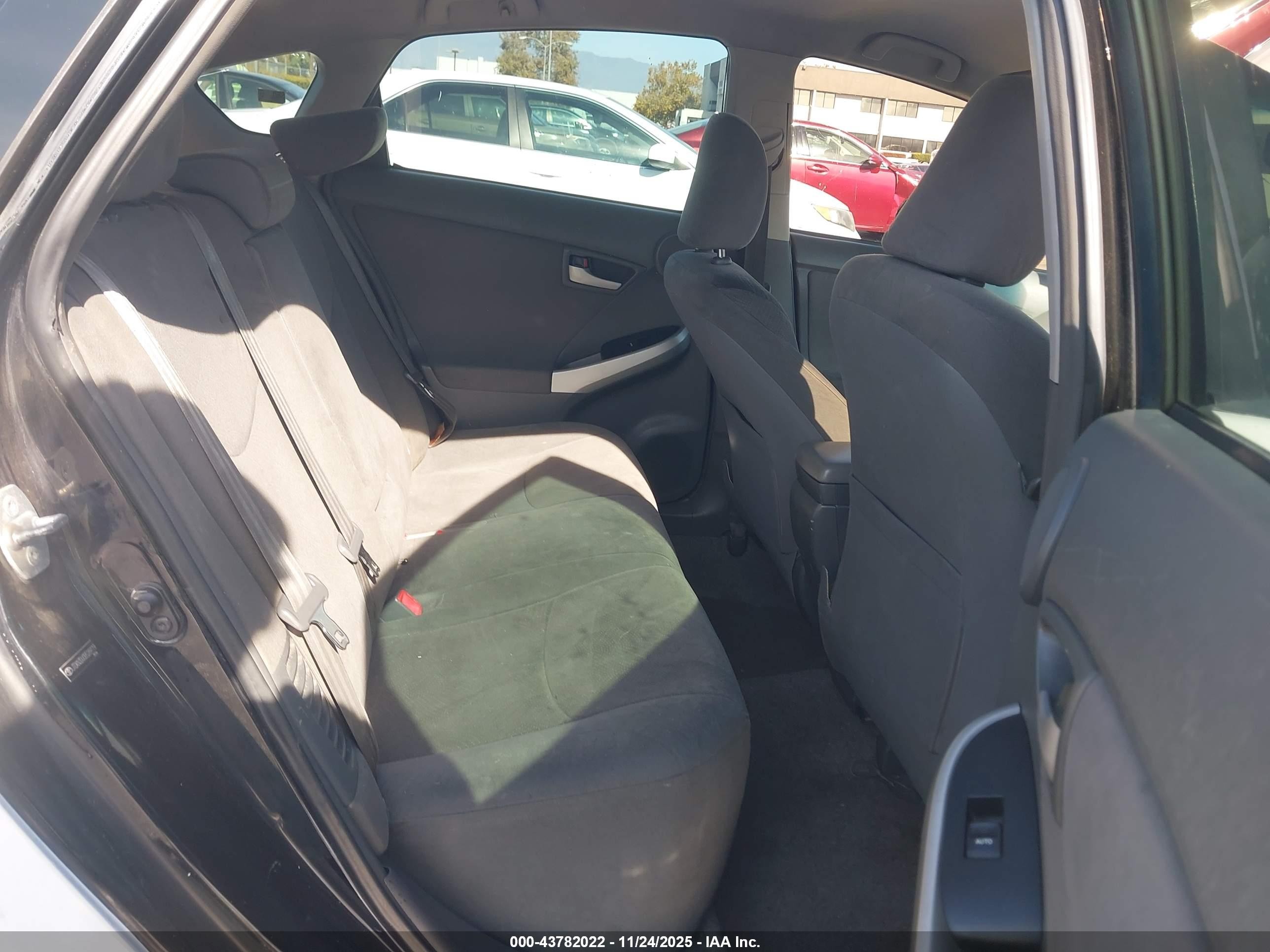 2011 Toyota Prius Three White vin: JTDKN3DU0B5289119