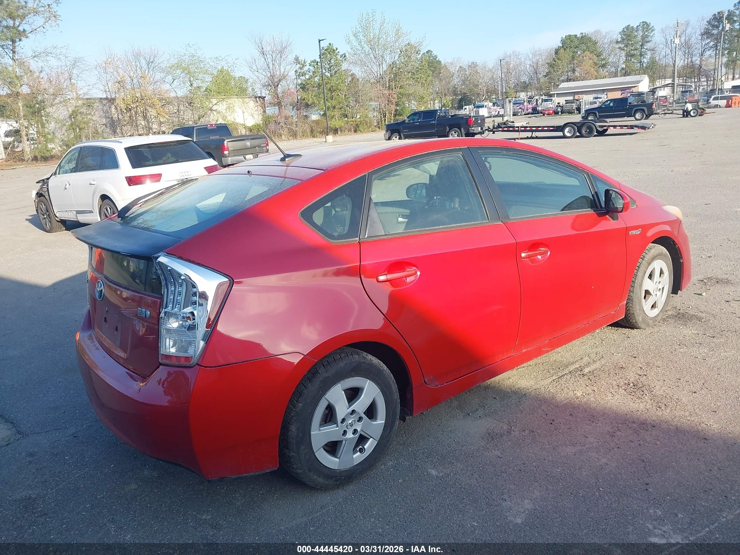 2011 Toyota Prius Three Красный vin: JTDKN3DU0B5339680