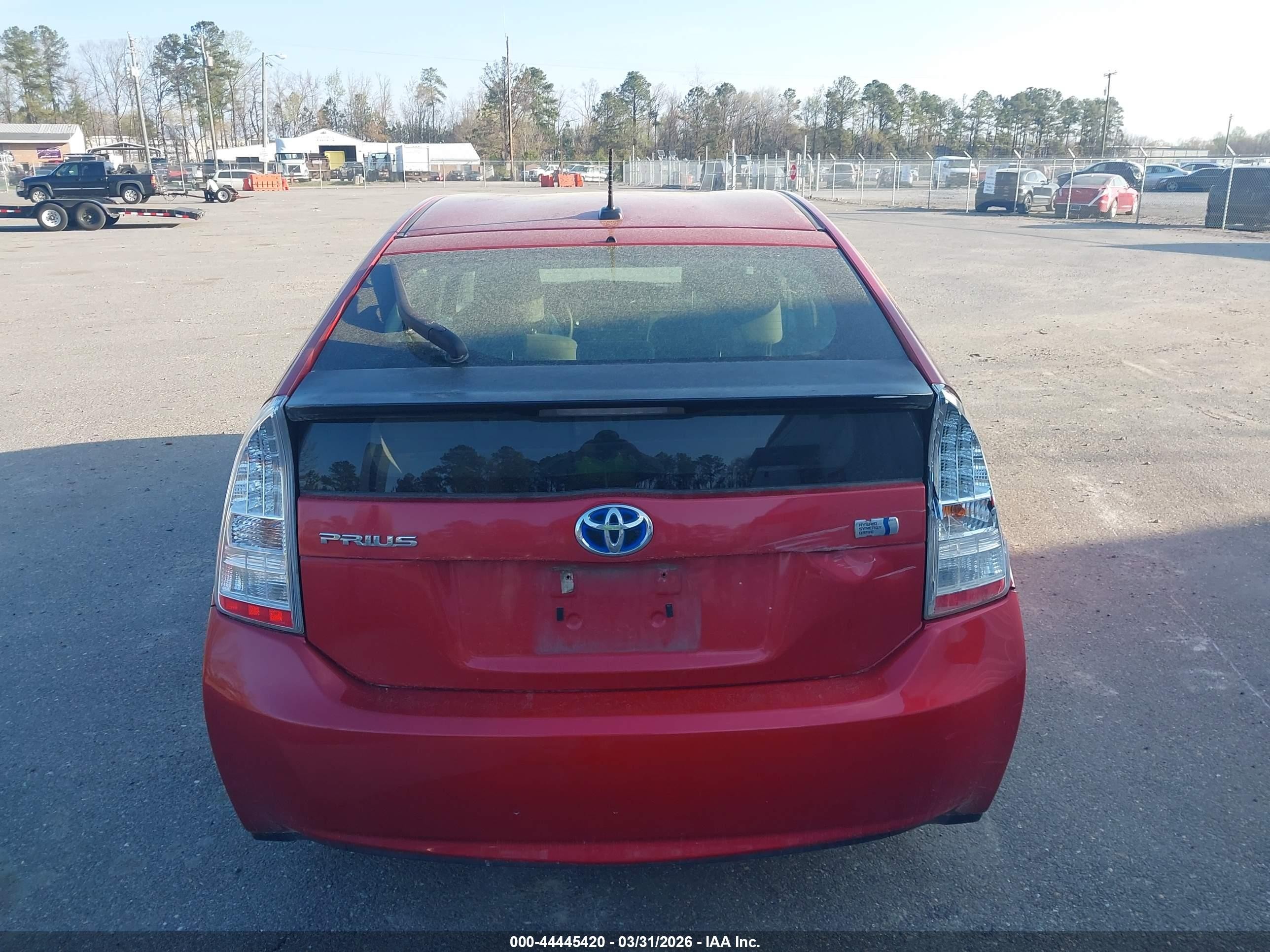 2011 Toyota Prius Three Красный vin: JTDKN3DU0B5339680