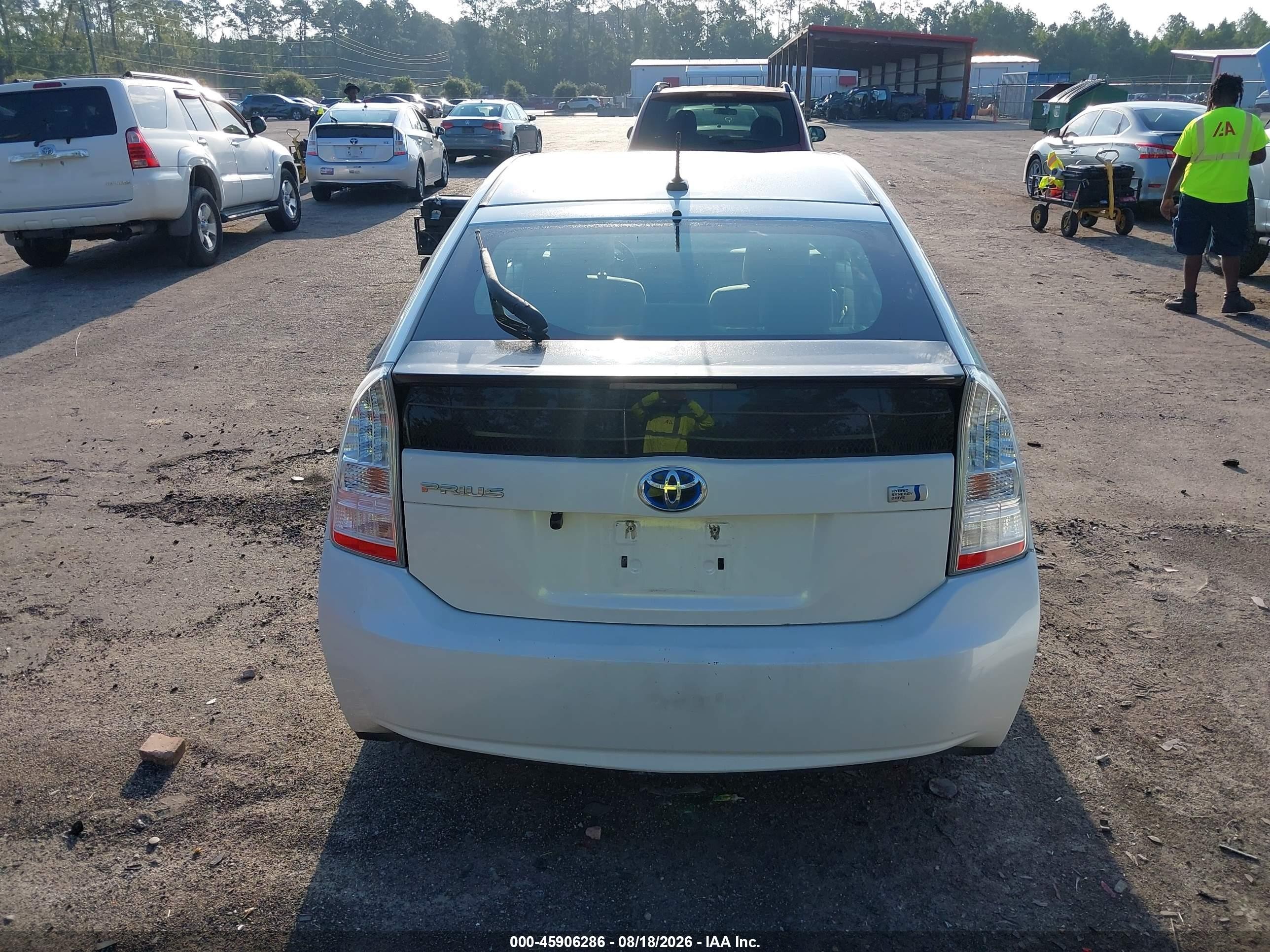 2011 Toyota Prius Two White vin: JTDKN3DU0B5363669