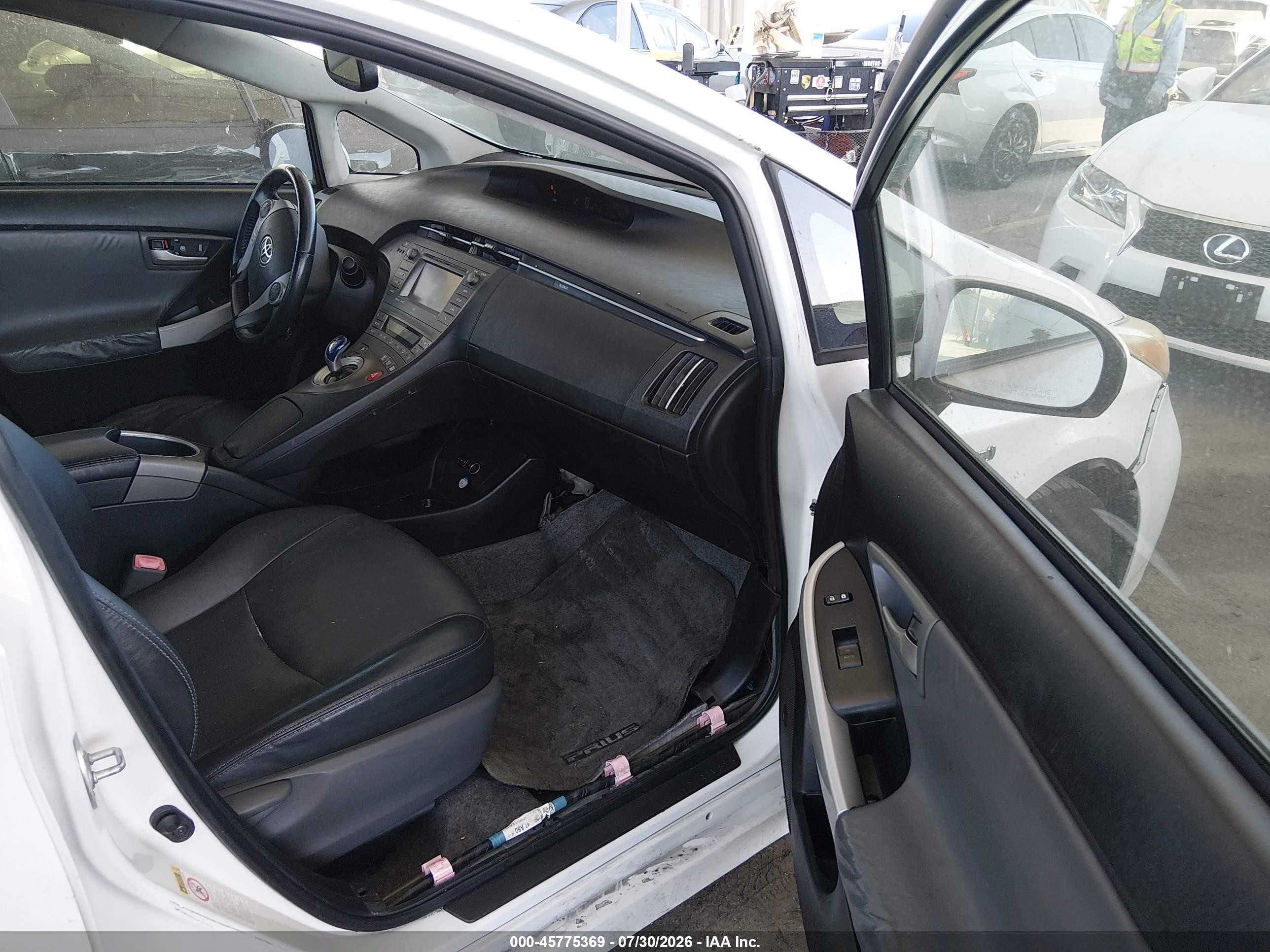 2013 Toyota Prius Four White vin: JTDKN3DU0D1725316