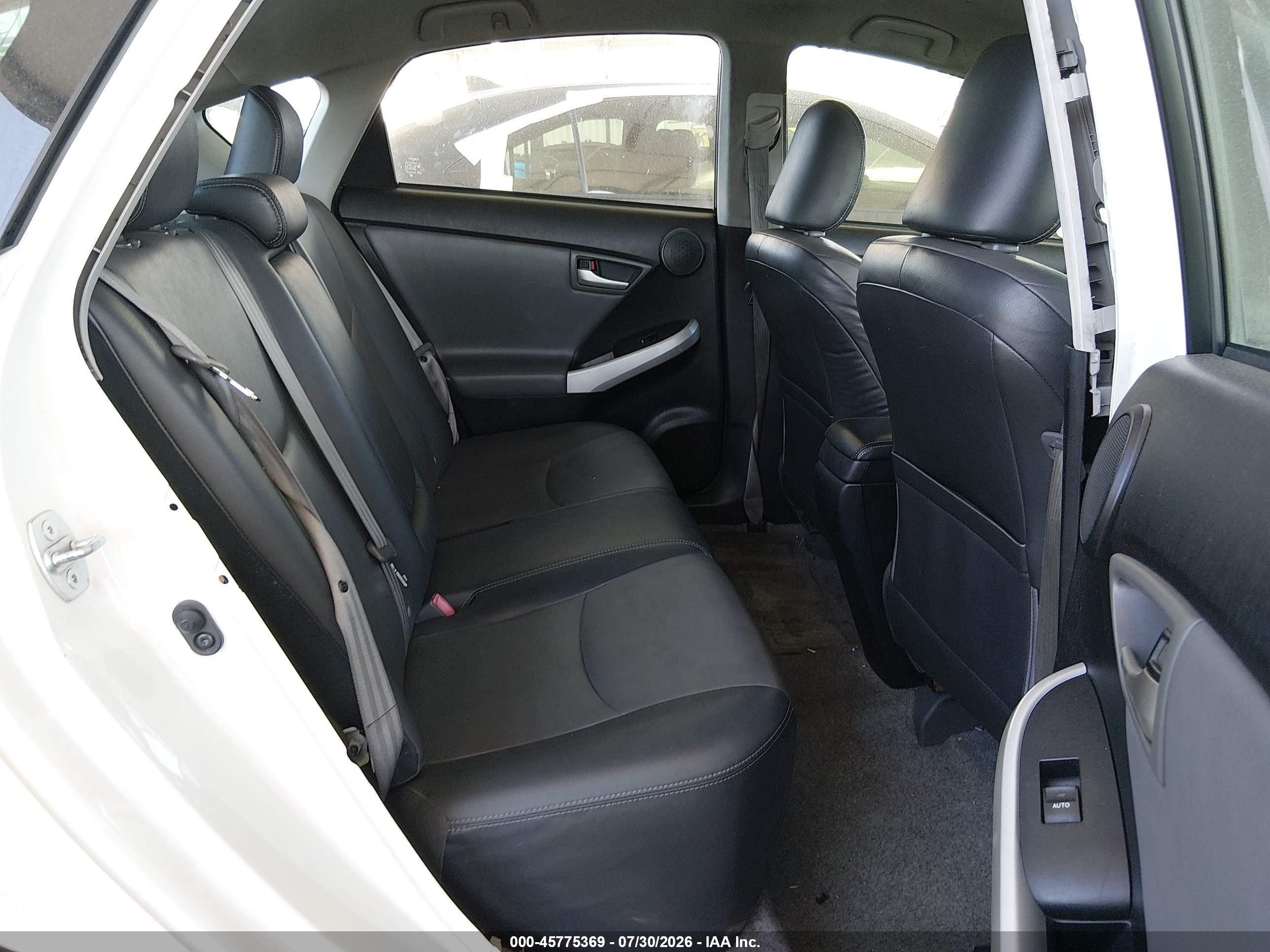 2013 Toyota Prius Four White vin: JTDKN3DU0D1725316
